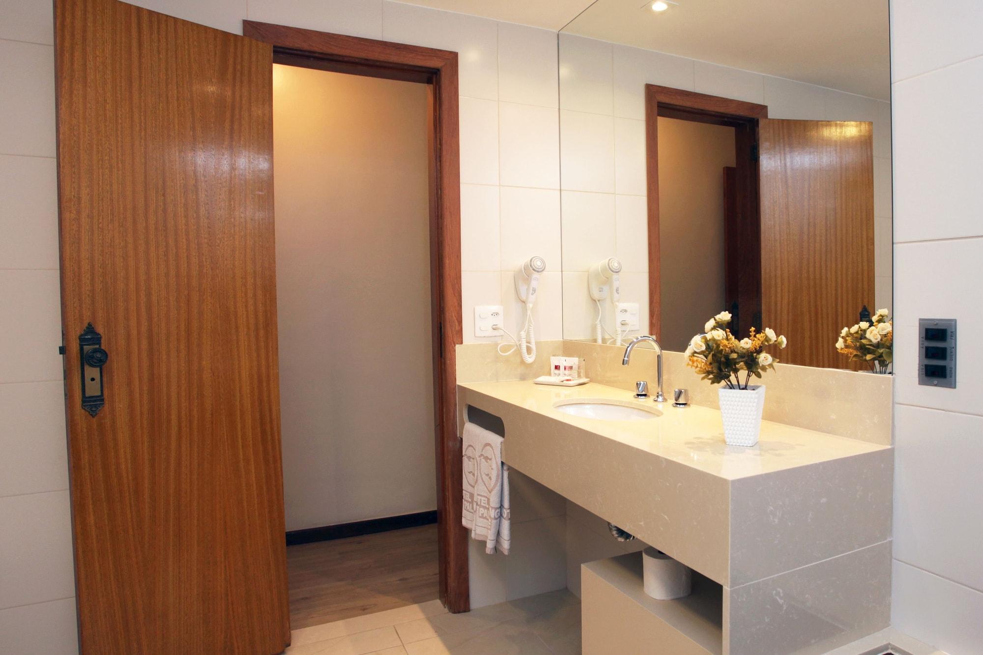 Hotel Mengo Palace 3*