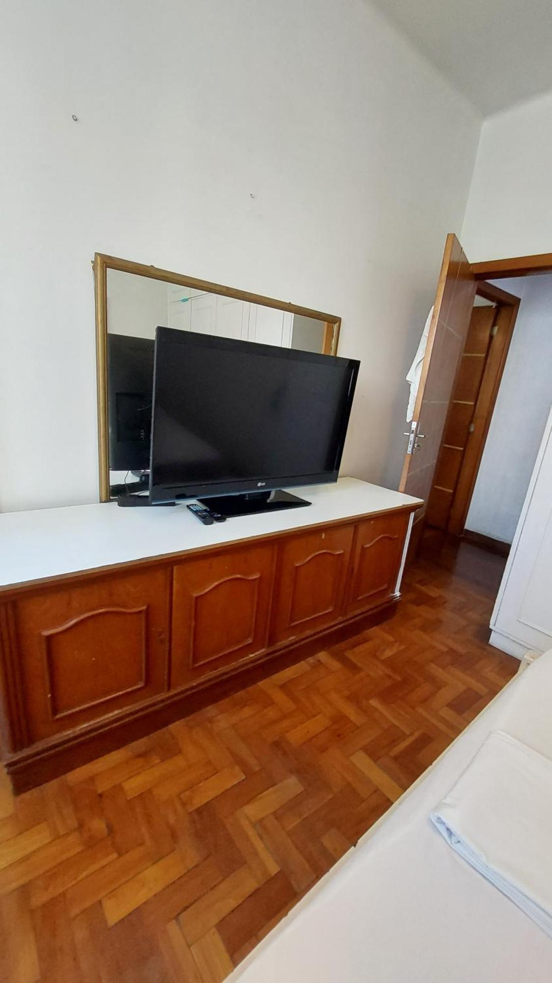 Apartamento Copacabana Vista Lateral Mar Rio de Janeiro