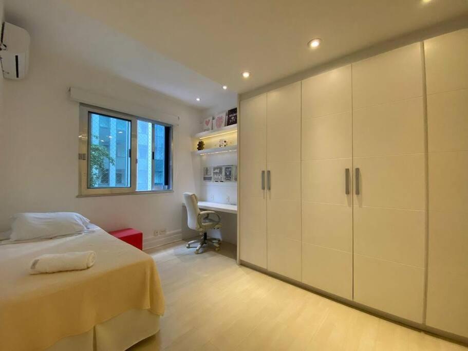 Av Atlantica - 3 Bedroom - Leme Apartamento Rio de Janeiro