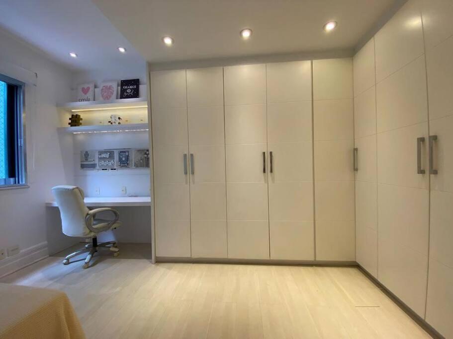 Av Atlantica - 3 Bedroom - Leme