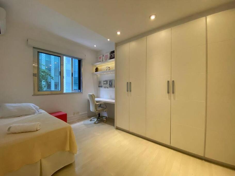Av Atlantica - 3 Bedroom - Leme Apartamento Rio de Janeiro