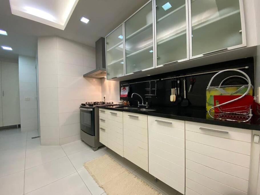 Av Atlantica - 3 Bedroom - Leme Apartamento *