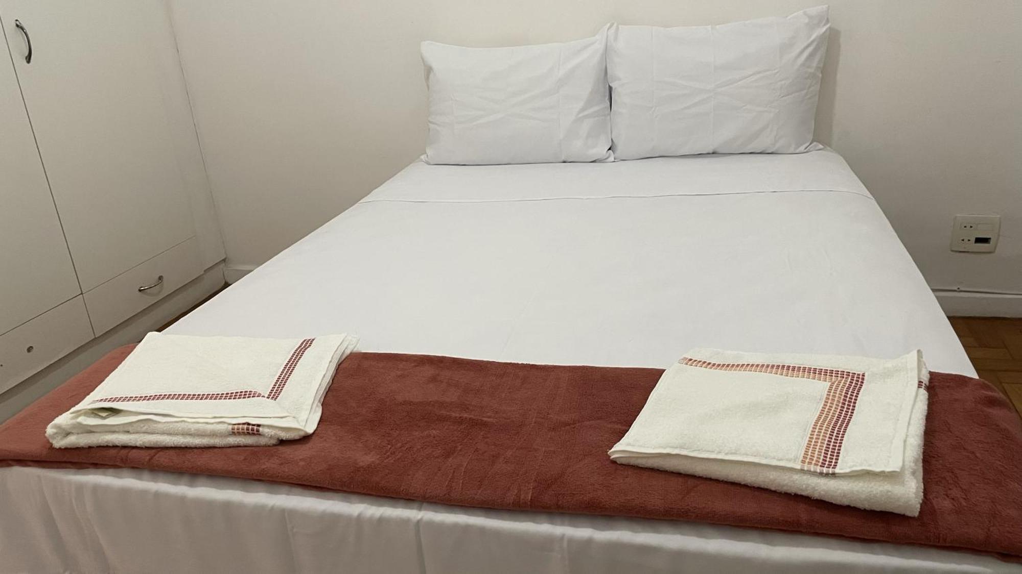 Apartamento 1 Block From Copacabana Beach, Whole Apt, Posto 4 *