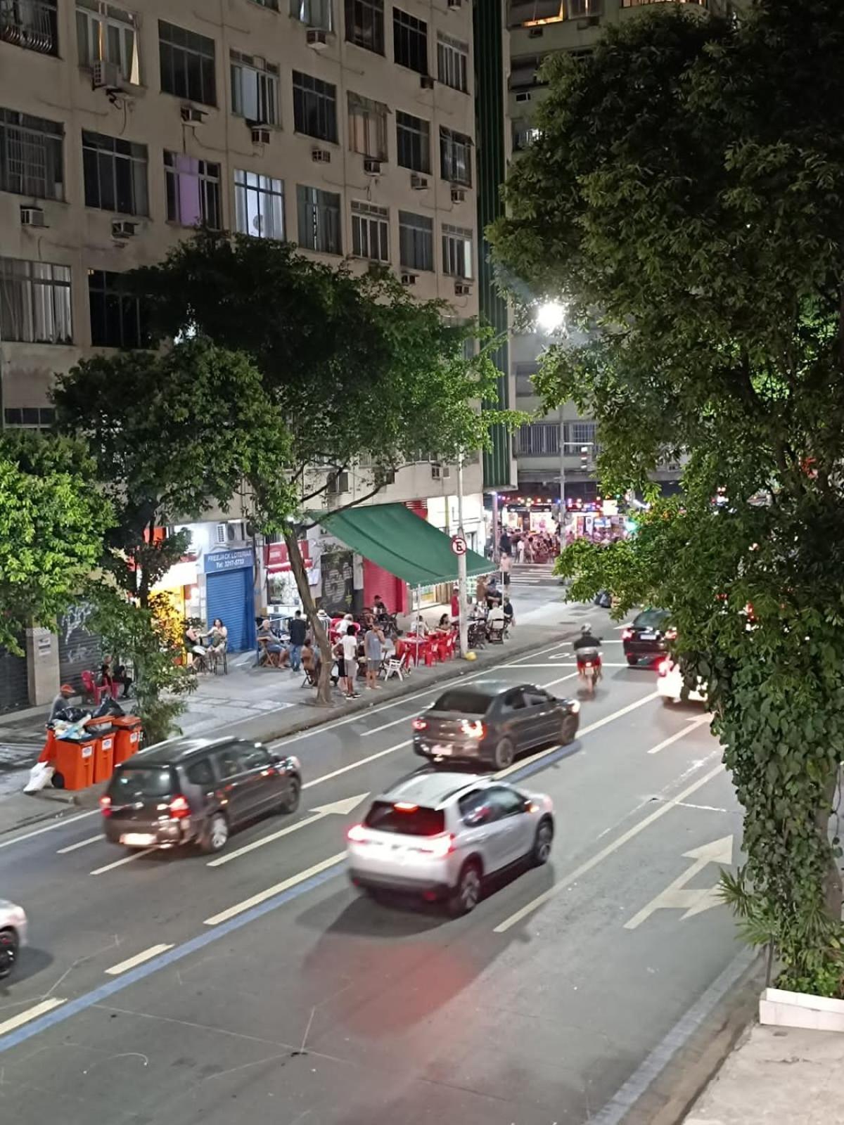 Studio Apto Quadra Da De Copacabana Com Estacionamento Apartment