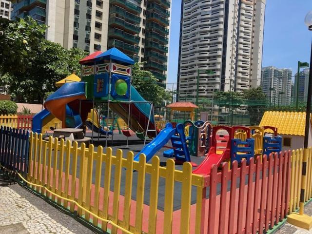 Lindo Apto De 2 Quartos E 2 Banheiros Sociais No Barramares Com Comercio Proximo, Piscina, Quadras, Parquinhos, Brinquedoteca, Emprestimo De Cadeiras E Barracas De Cortesia, Em Frente A Praia, Limpissimo, Com No Apartamento Rio de Janeiro