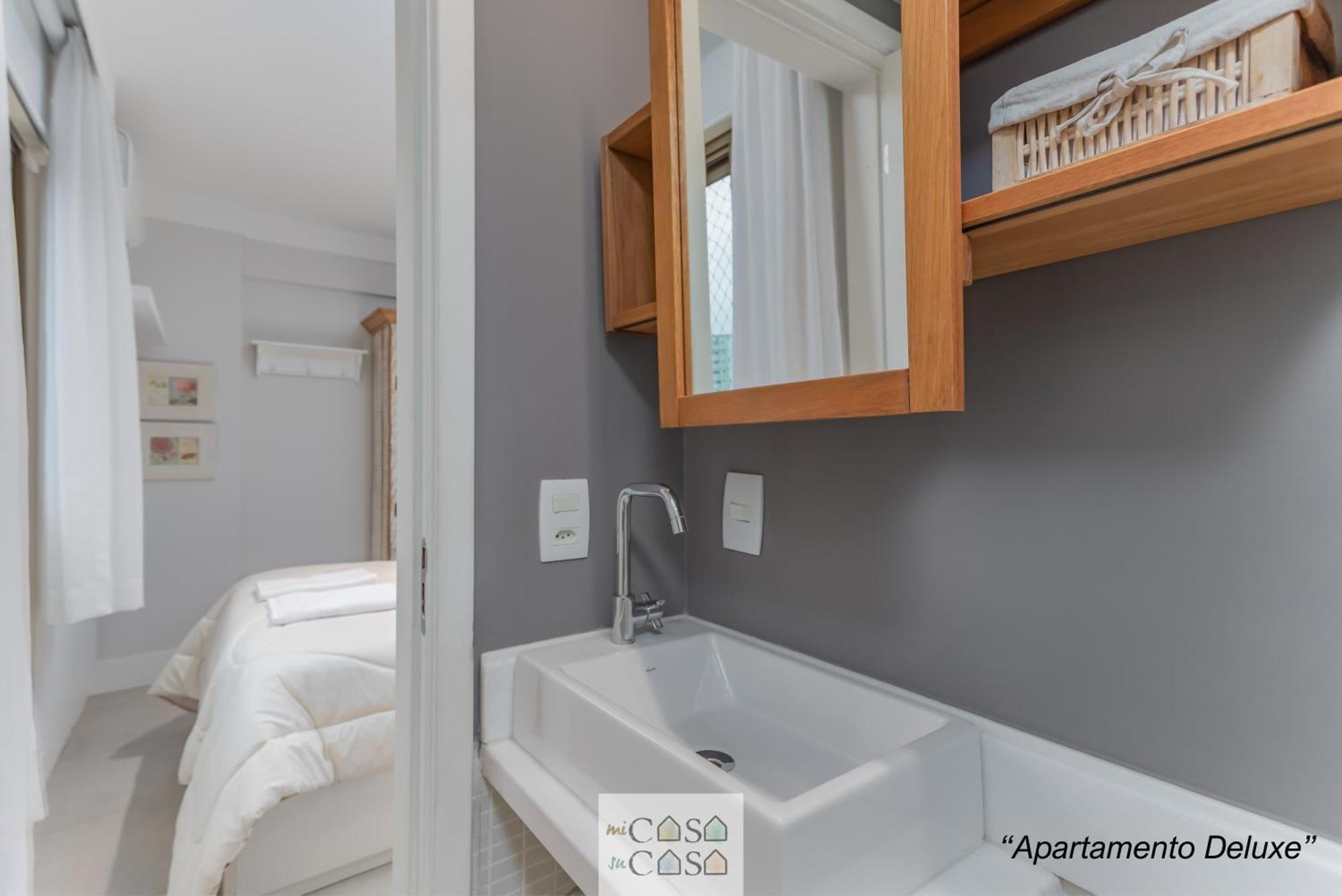 Apartamento 3 Quartos Com Estacionamento Em Com Portaria 24h, Piscina, Sauna E Parquinho Infantil - Com Ar Condicionado, Smartv, Wi-fi 120 Mbps E Cozinha Completa