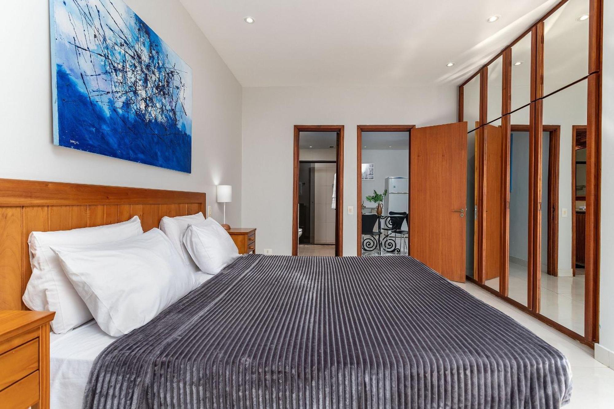 Leblon Beachfront Oasis: Ocean Views, Christ Statue Vista & Daily Housekeeping
