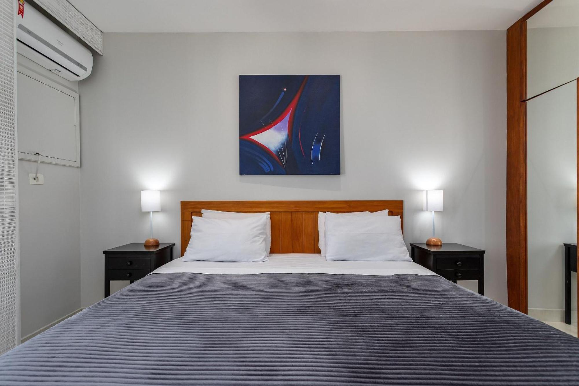 Apartment Leblon Beachfront Oasis: Ocean Views, Christ Statue Vista & Daily Housekeeping *