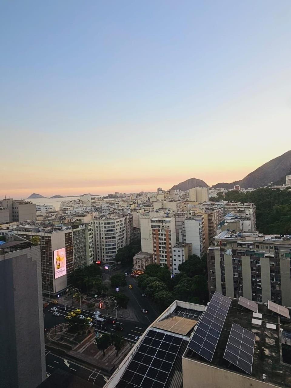 Com Mar, Piscina E Academia No Coracao De Copacabana