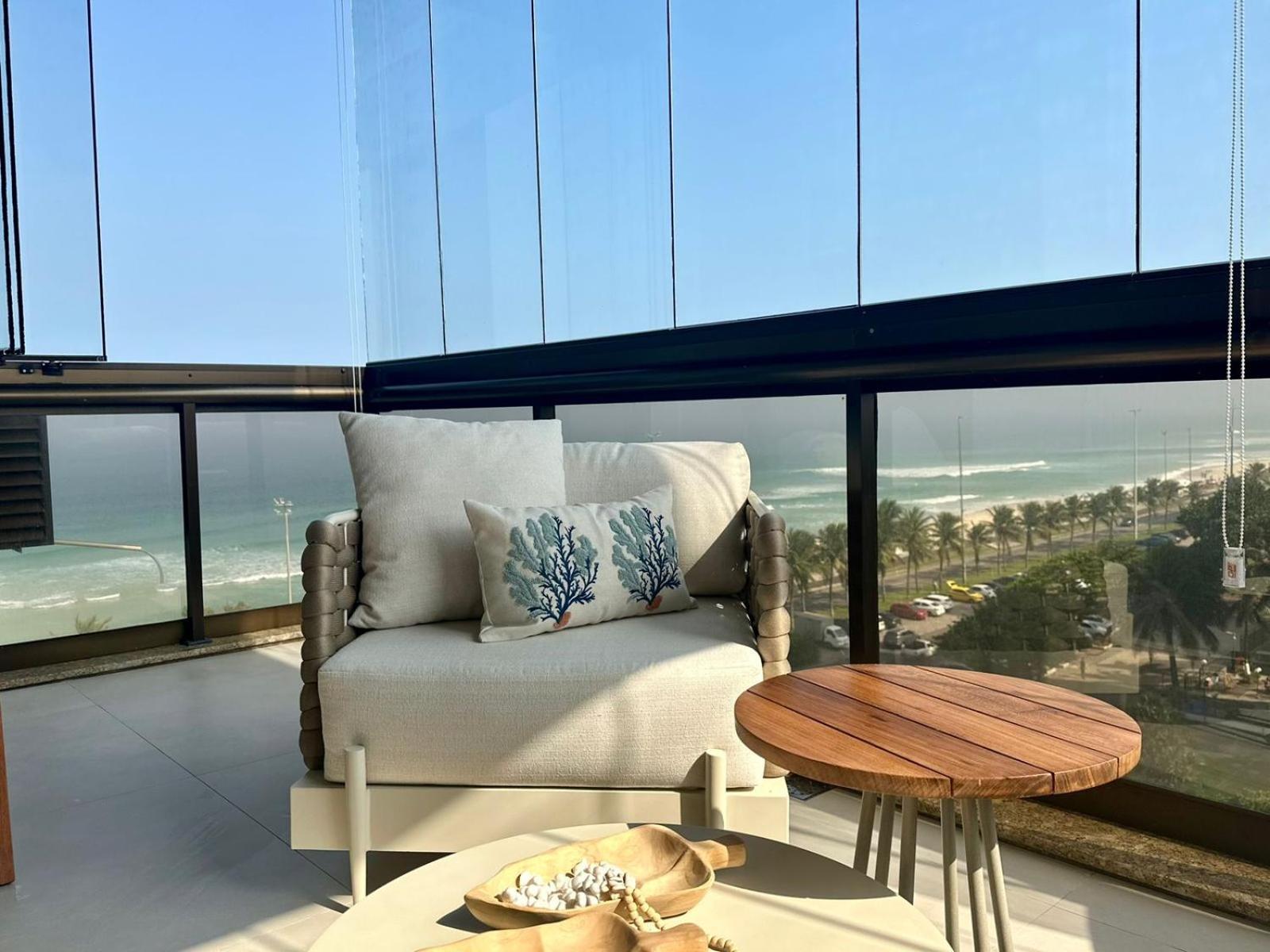 Lindo Apto No Lugar Da Barra Da Tijuca! Com Uma Vista De Tirar O Folego, Frente O Mar! Totalmente Equipado E Decorado Ao Lado Dos Melhores E Quiosques Da Barra! Portaria 24h, Piscina, Sauna, Jacuzzi, Academia, Garagem, Wi-fi, Lavan Apartment *