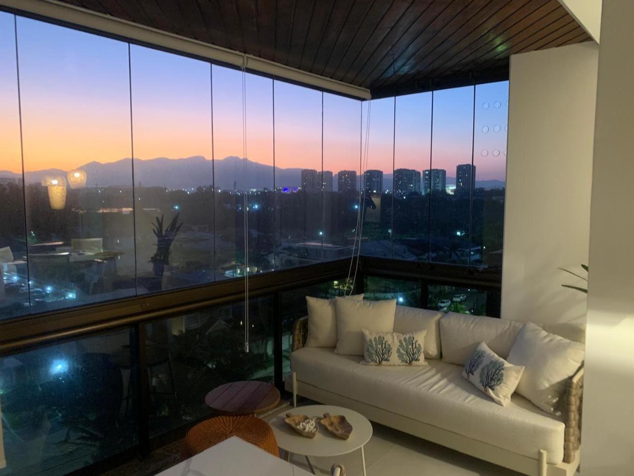 Lindo Apto No Lugar Da Barra Da Tijuca! Com Uma Vista De Tirar O Folego, Frente O Mar! Totalmente Equipado E Decorado Ao Lado Dos Melhores E Quiosques Da Barra! Portaria 24h, Piscina, Sauna, Jacuzzi, Academia, Garagem, Wi-fi, Lavan Apartment *