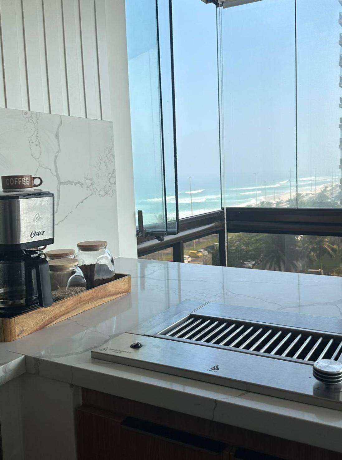 Apartment Lindo Apto No Lugar Da Barra Da Tijuca! Com Uma Vista De Tirar O Folego, Frente O Mar! Totalmente Equipado E Decorado Ao Lado Dos Melhores E Quiosques Da Barra! Portaria 24h, Piscina, Sauna, Jacuzzi, Academia, Garagem, Wi-fi, Lavan