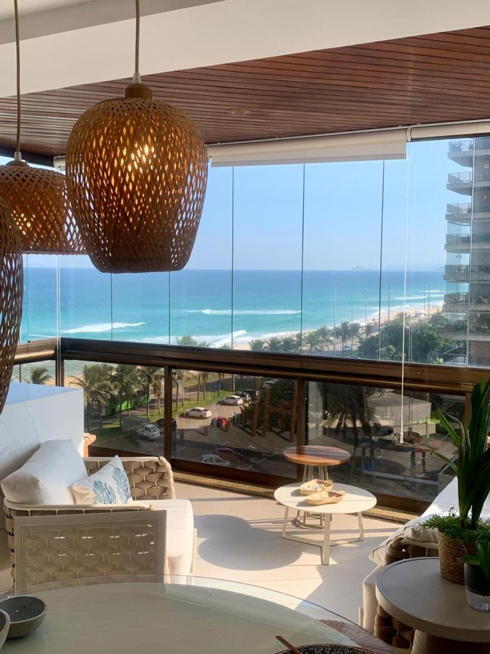 Lindo Apto No Lugar Da Barra Da Tijuca! Com Uma Vista De Tirar O Folego, Frente O Mar! Totalmente Equipado E Decorado Ao Lado Dos Melhores E Quiosques Da Barra! Portaria 24h, Piscina, Sauna, Jacuzzi, Academia, Garagem, Wi-fi, Lavan Rio de Janeiro