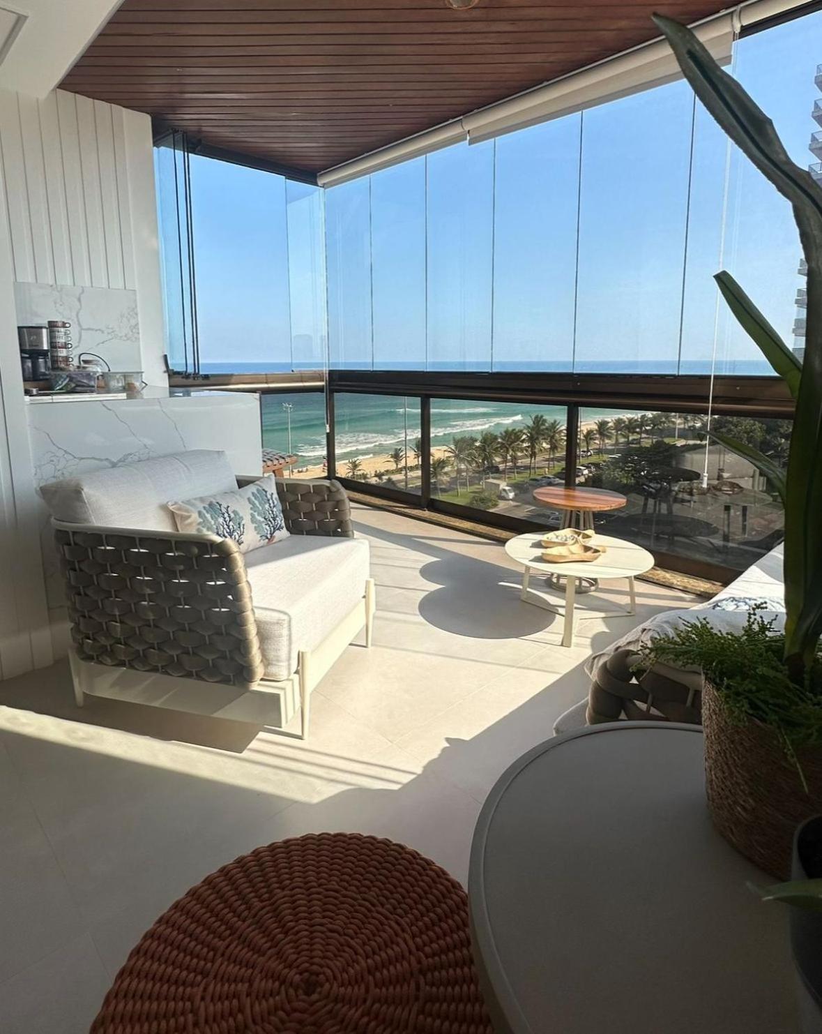 Apartment Lindo Apto No Lugar Da Barra Da Tijuca! Com Uma Vista De Tirar O Folego, Frente O Mar! Totalmente Equipado E Decorado Ao Lado Dos Melhores E Quiosques Da Barra! Portaria 24h, Piscina, Sauna, Jacuzzi, Academia, Garagem, Wi-fi, Lavan *