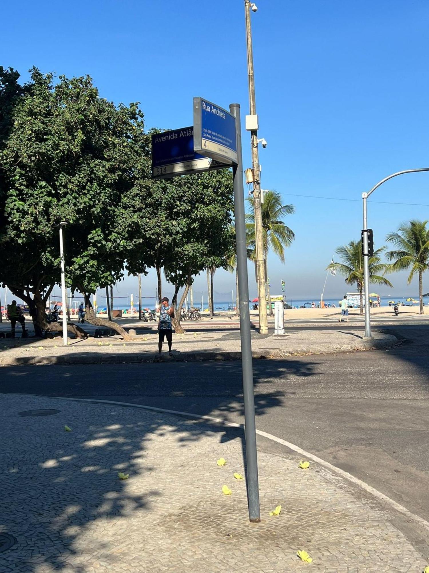 Charmoso Studio A 2min Da Praia Do Leme! *