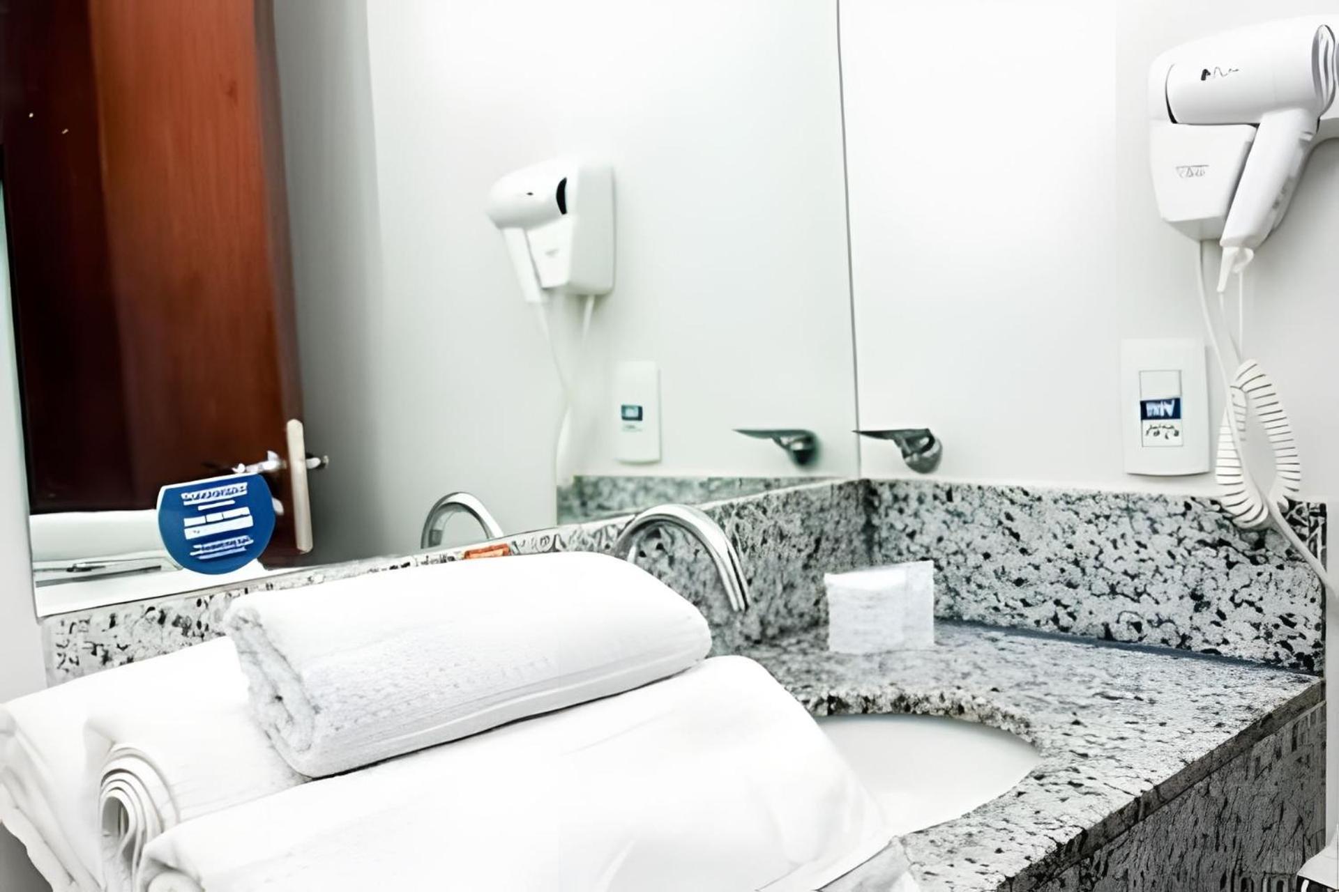 Flat Vpm - Cozinha, Varanda, Ar Cond, Estacionamento, Cama Queen, Vista Incrivel, 400mb Wi-fi, Tv Smart, Servicos De Streaming, Ducha Forte, Proximo A Barra Da Tijuca E Recreio, 10min De Carro Da Apartamento *