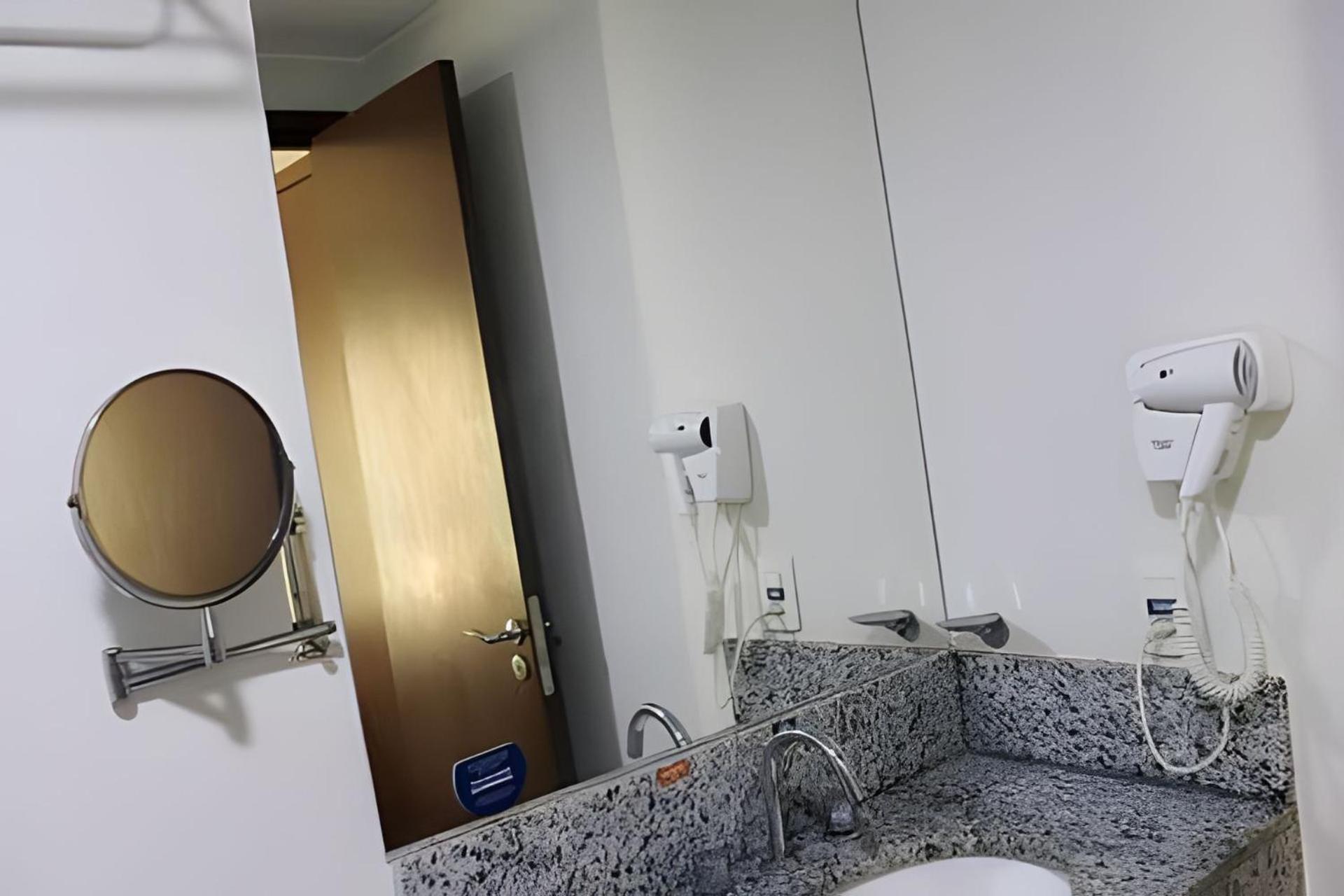 Apartamento Flat Vpm - Cozinha, Varanda, Ar Cond, Estacionamento, Cama Queen, Vista Incrivel, 400mb Wi-fi, Tv Smart, Servicos De Streaming, Ducha Forte, Proximo A Barra Da Tijuca E Recreio, 10min De Carro Da Rio de Janeiro