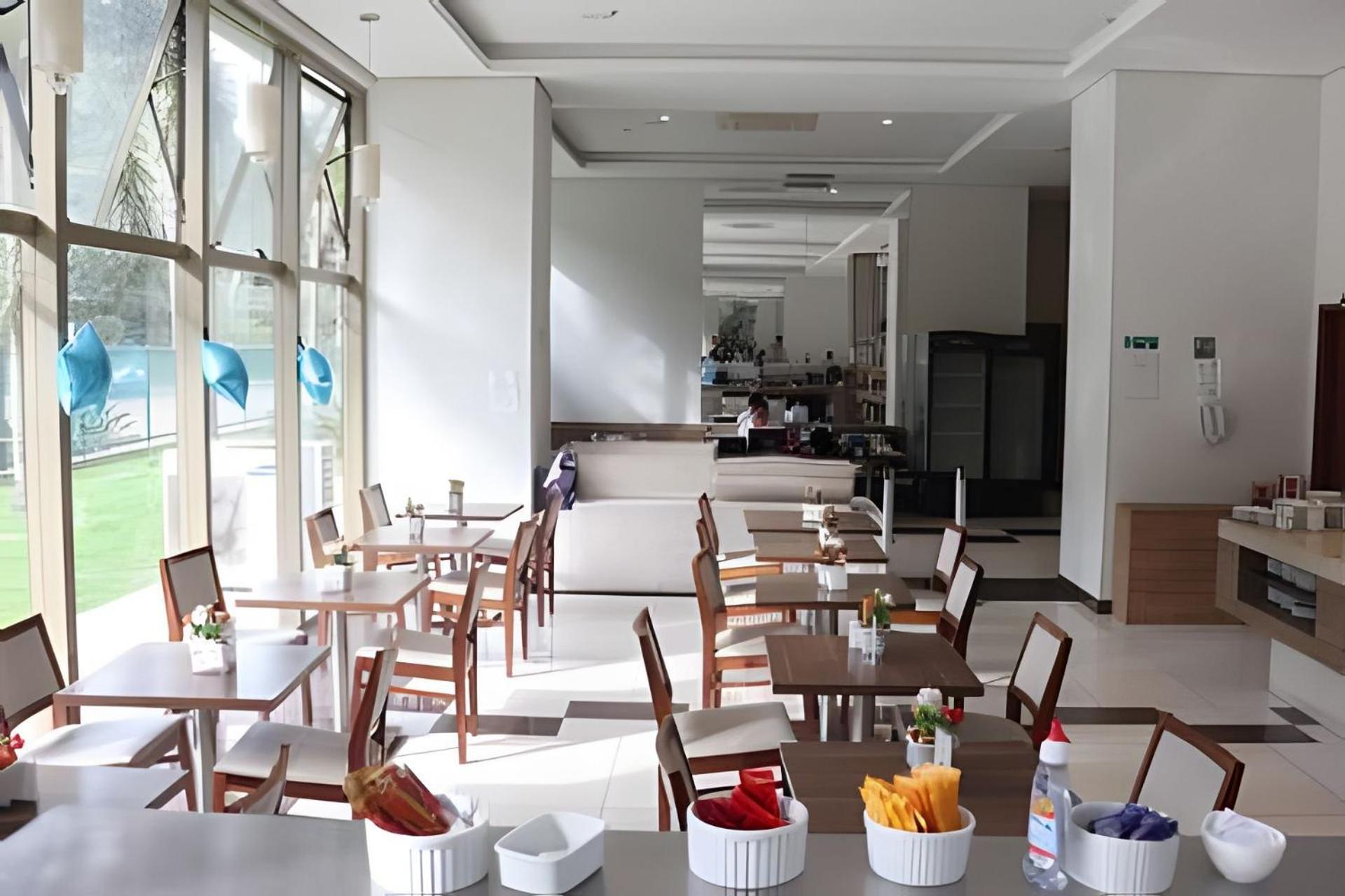 Apartamento Flat Vpm - Cozinha, Varanda, Ar Cond, Estacionamento, Cama Queen, Vista Incrivel, 400mb Wi-fi, Tv Smart, Servicos De Streaming, Ducha Forte, Proximo A Barra Da Tijuca E Recreio, 10min De Carro Da