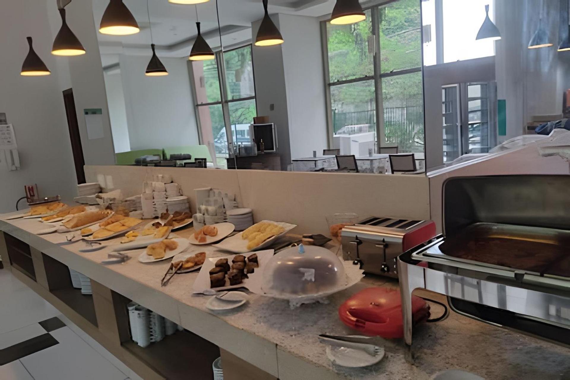 Apartamento Flat Vpm - Cozinha, Varanda, Ar Cond, Estacionamento, Cama Queen, Vista Incrivel, 400mb Wi-fi, Tv Smart, Servicos De Streaming, Ducha Forte, Proximo A Barra Da Tijuca E Recreio, 10min De Carro Da Rio de Janeiro