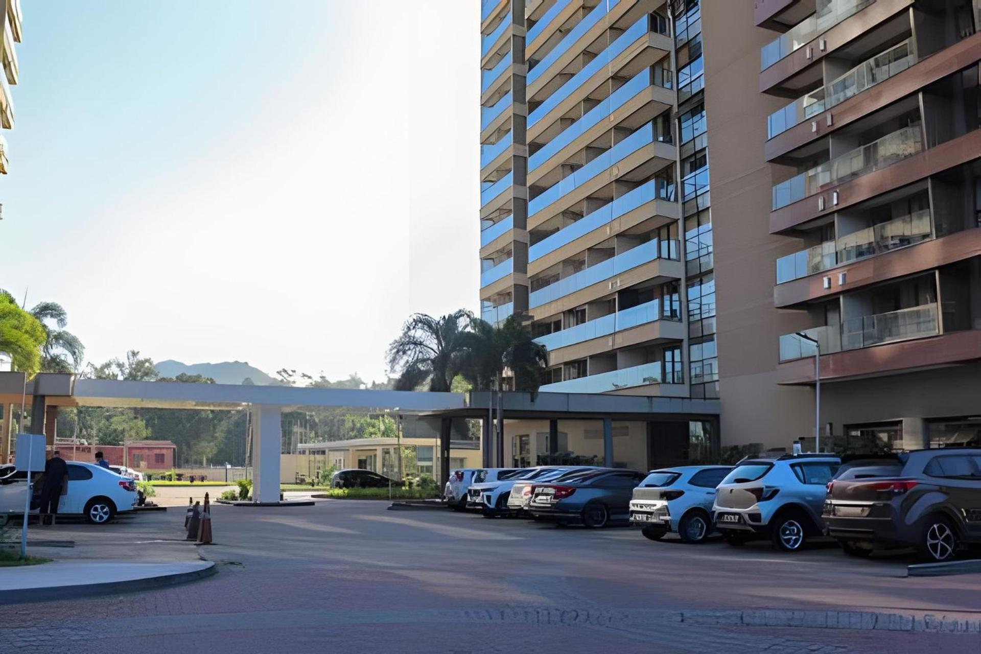 Apartamento Flat Vpm - Cozinha, Varanda, Ar Cond, Estacionamento, Cama Queen, Vista Incrivel, 400mb Wi-fi, Tv Smart, Servicos De Streaming, Ducha Forte, Proximo A Barra Da Tijuca E Recreio, 10min De Carro Da *