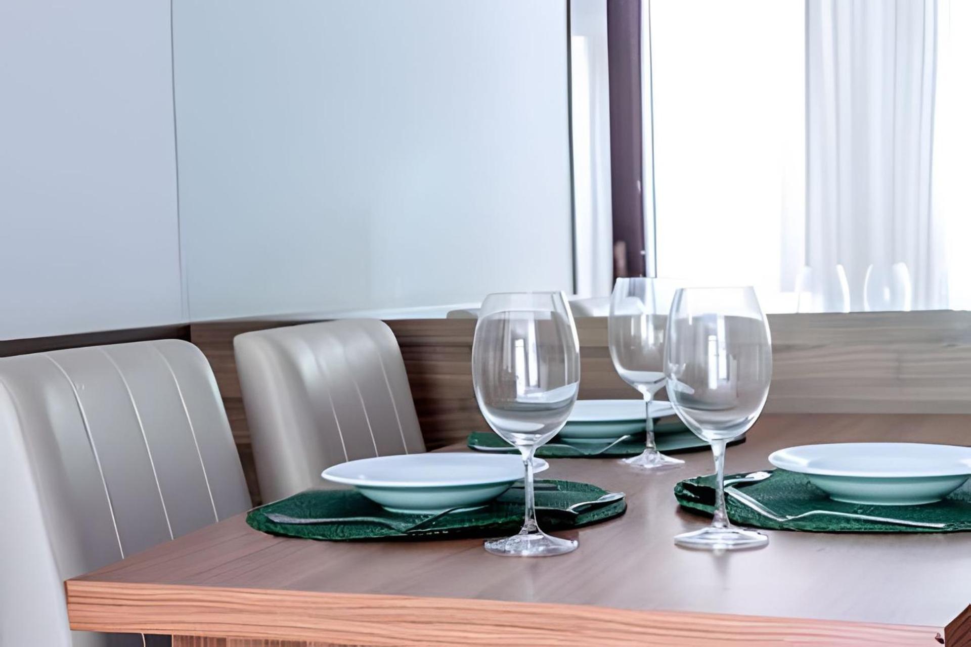 Apartamento Flat Vpm - Cozinha, Varanda, Ar Cond, Estacionamento, Cama Queen, Vista Incrivel, 400mb Wi-fi, Tv Smart, Servicos De Streaming, Ducha Forte, Proximo A Barra Da Tijuca E Recreio, 10min De Carro Da