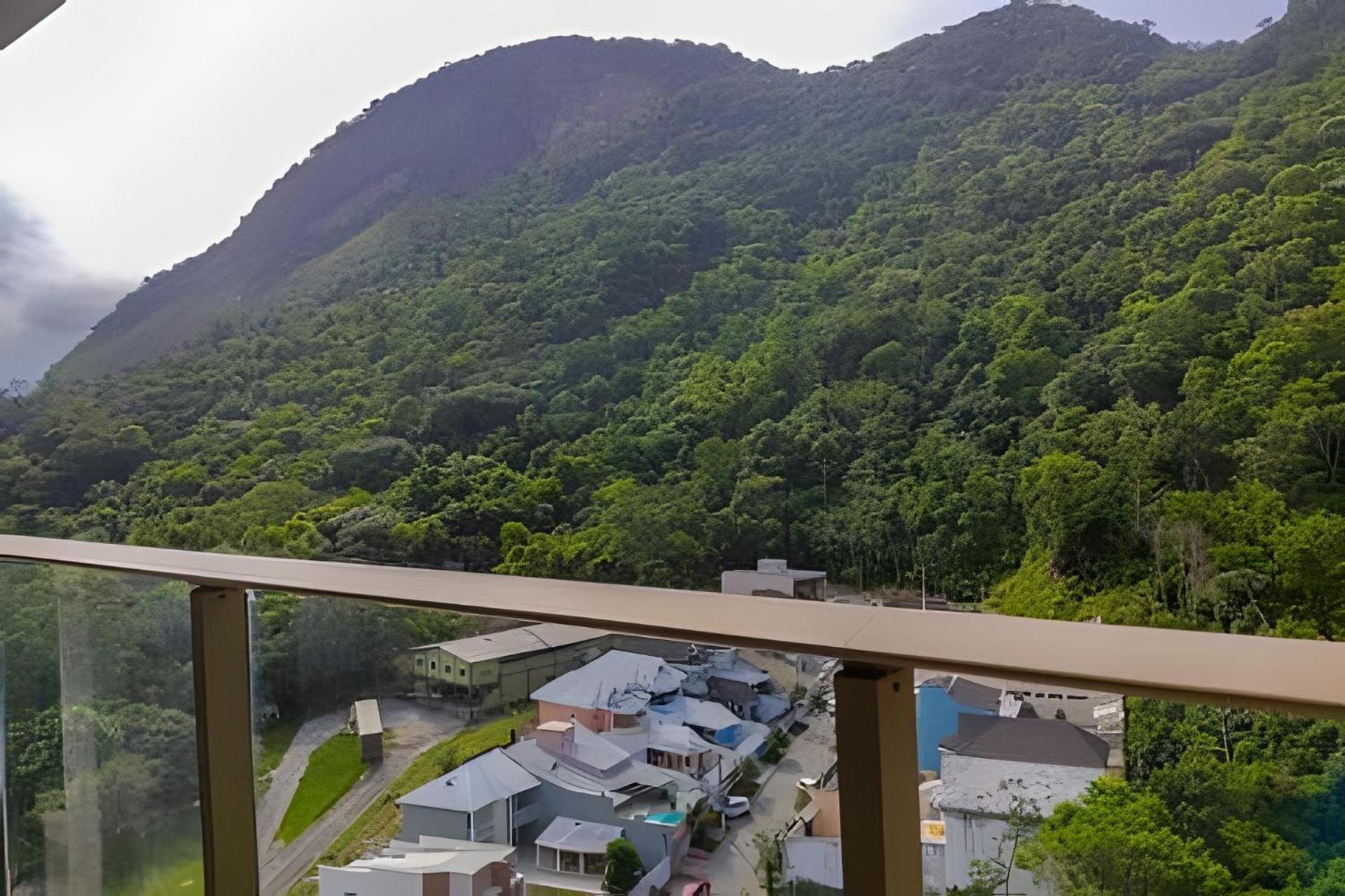 Refugio Urbano Com Vista A Montanha E Varanda
