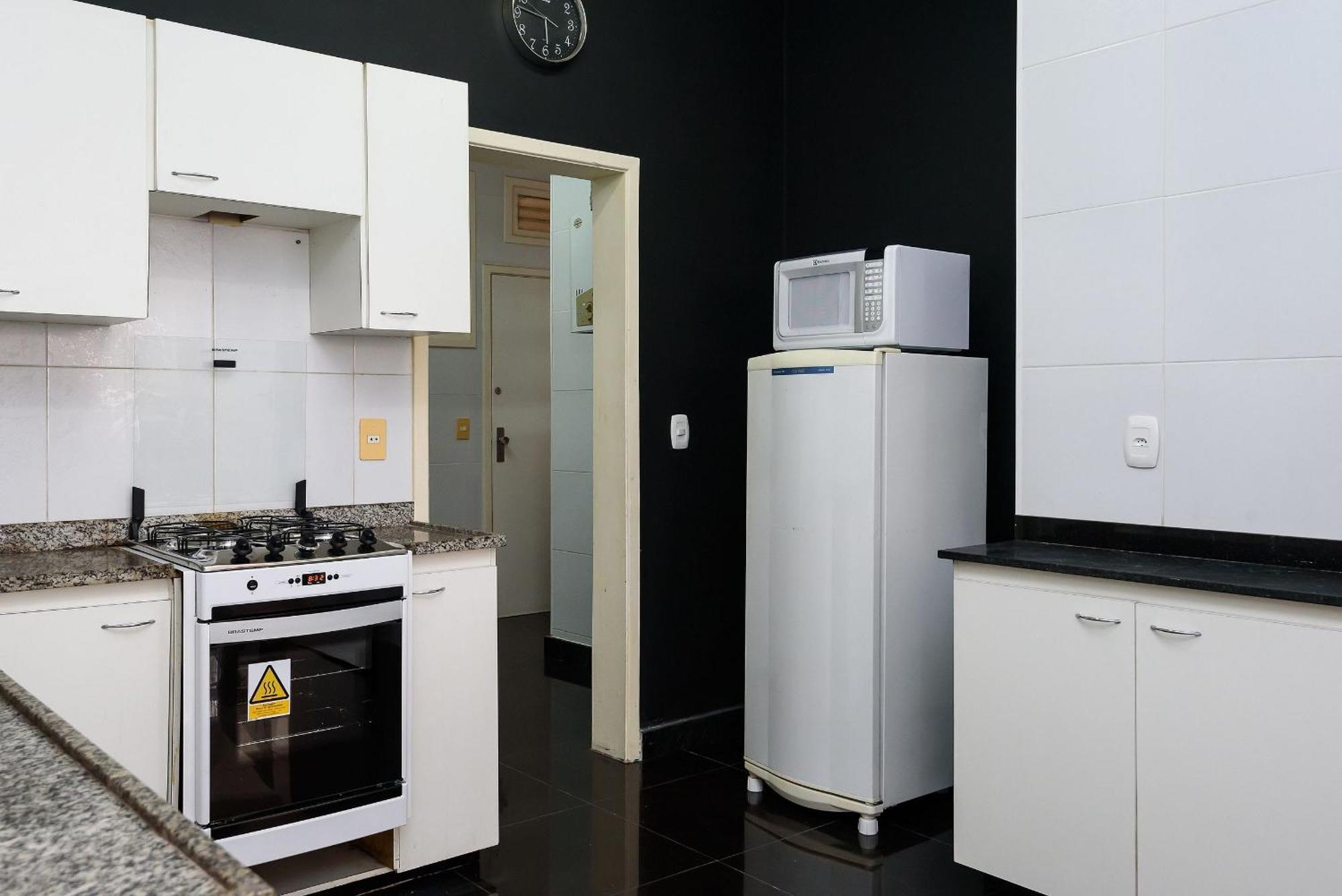 Apartamento Omar Do Rio - Tn 239/301: Grande P/ Até 10 Pessoas, Internet 240mbps, Workstation, Smart Tv, 100 Metros Do Metrô E 500metros Da De Copacabana