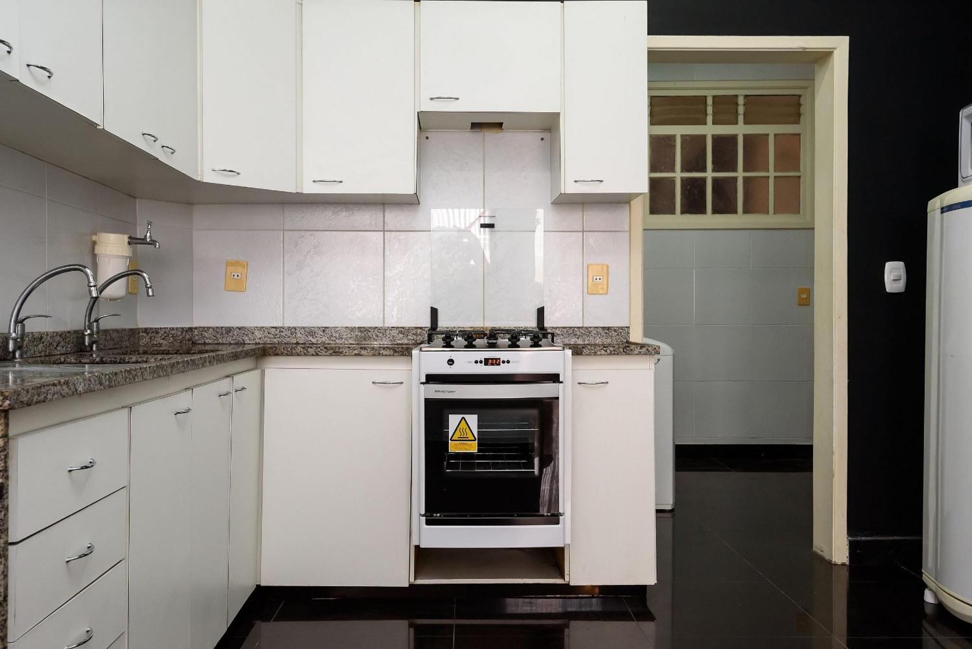 Apartamento Omar Do Rio - Tn 239/301: Grande P/ Até 10 Pessoas, Internet 240mbps, Workstation, Smart Tv, 100 Metros Do Metrô E 500metros Da De Copacabana