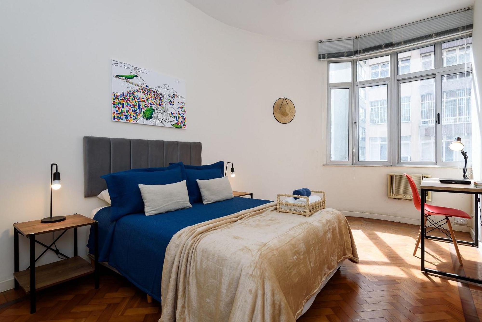 Apartamento Omar Do Rio - Tn 239/301: Grande P/ Até 10 Pessoas, Internet 240mbps, Workstation, Smart Tv, 100 Metros Do Metrô E 500metros Da De Copacabana