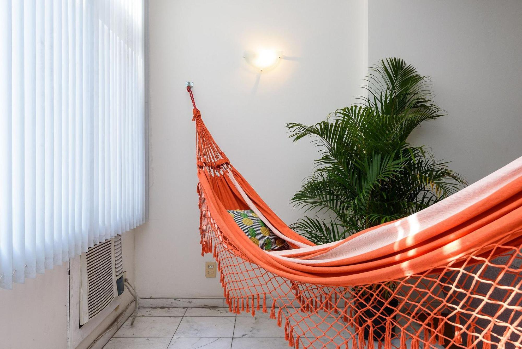 Apartamento Omar Do Rio - Tn 239/301: Grande P/ Até 10 Pessoas, Internet 240mbps, Workstation, Smart Tv, 100 Metros Do Metrô E 500metros Da De Copacabana *