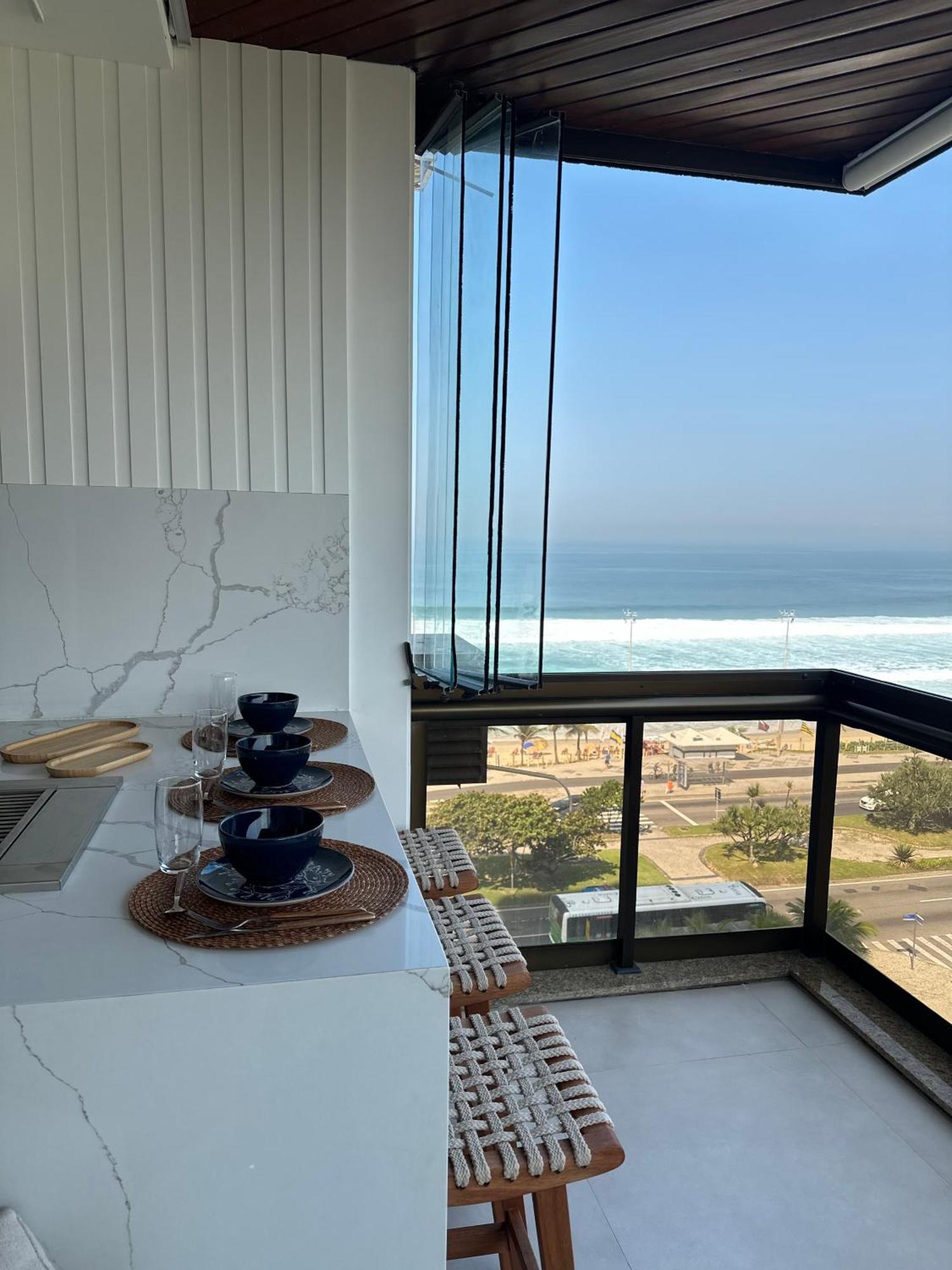 Lindo Apto No Lugar Da Barra Da Tijuca! Com Uma Vista De Tirar O Folego, Frente O Mar! Totalmente Equipado E Decorado Ao Lado Dos Melhores E Quiosques Da Barra! Portaria 24h, Piscina, Sauna, Jacuzzi, Academia, Garagem, Wi-fi, Lavan Apartment Rio de Janeiro
