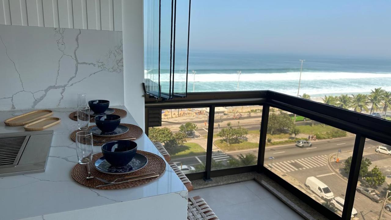 Lindo Apto No Lugar Da Barra Da Tijuca! Com Uma Vista De Tirar O Folego, Frente O Mar! Totalmente Equipado E Decorado Ao Lado Dos Melhores E Quiosques Da Barra! Portaria 24h, Piscina, Sauna, Jacuzzi, Academia, Garagem, Wi-fi, Lavan * Rio de Janeiro