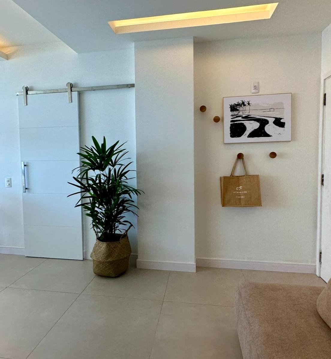 Lindo Apto No Lugar Da Barra Da Tijuca! Com Uma Vista De Tirar O Folego, Frente O Mar! Totalmente Equipado E Decorado Ao Lado Dos Melhores E Quiosques Da Barra! Portaria 24h, Piscina, Sauna, Jacuzzi, Academia, Garagem, Wi-fi, Lavan