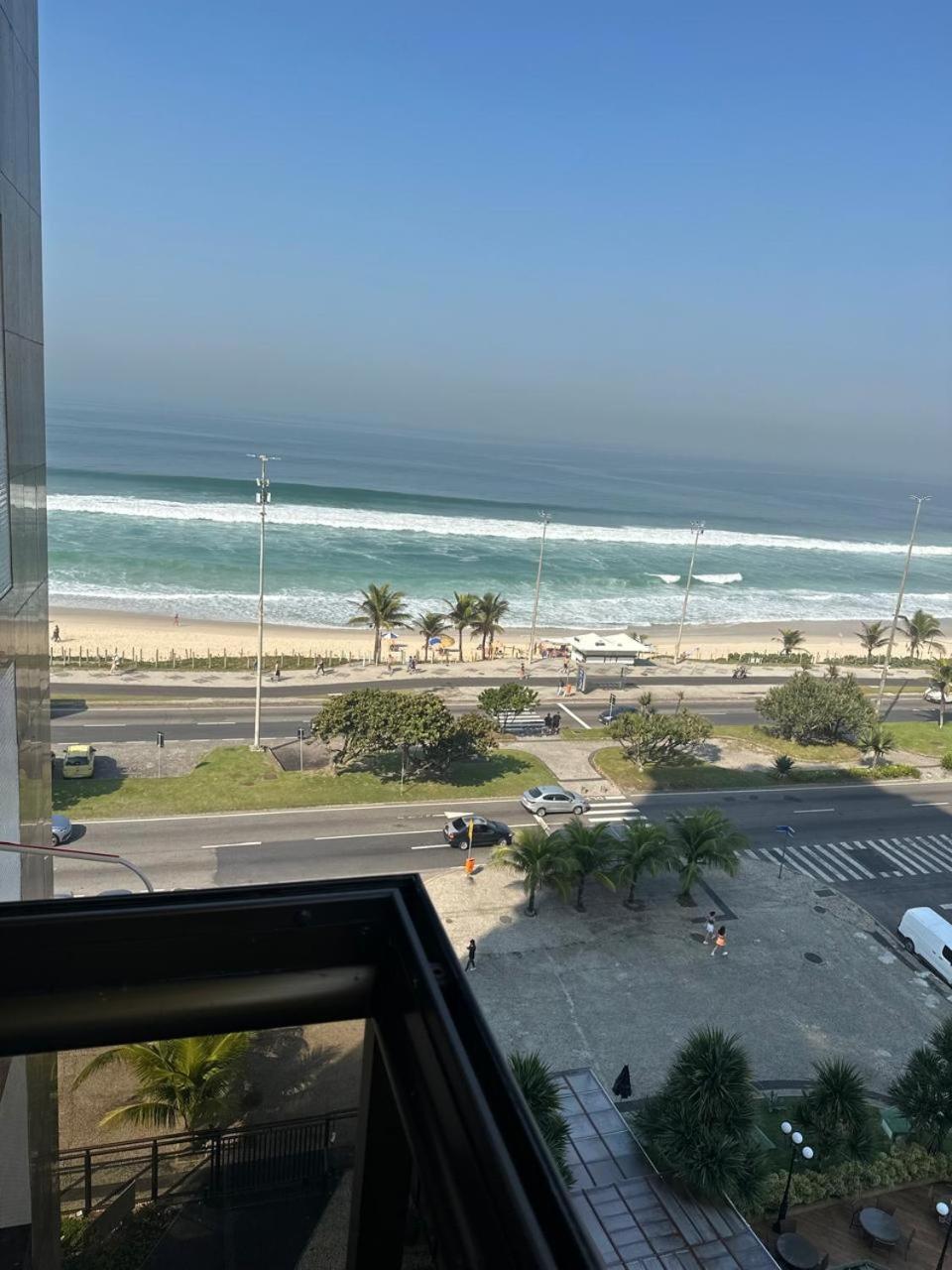 Lindo Apto No Lugar Da Barra Da Tijuca! Com Uma Vista De Tirar O Folego, Frente O Mar! Totalmente Equipado E Decorado Ao Lado Dos Melhores E Quiosques Da Barra! Portaria 24h, Piscina, Sauna, Jacuzzi, Academia, Garagem, Wi-fi, Lavan