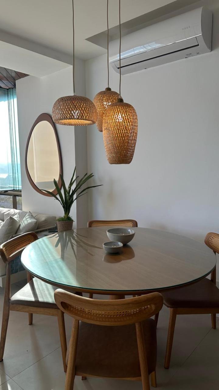Lindo Apto No Lugar Da Barra Da Tijuca! Com Uma Vista De Tirar O Folego, Frente O Mar! Totalmente Equipado E Decorado Ao Lado Dos Melhores E Quiosques Da Barra! Portaria 24h, Piscina, Sauna, Jacuzzi, Academia, Garagem, Wi-fi, Lavan *