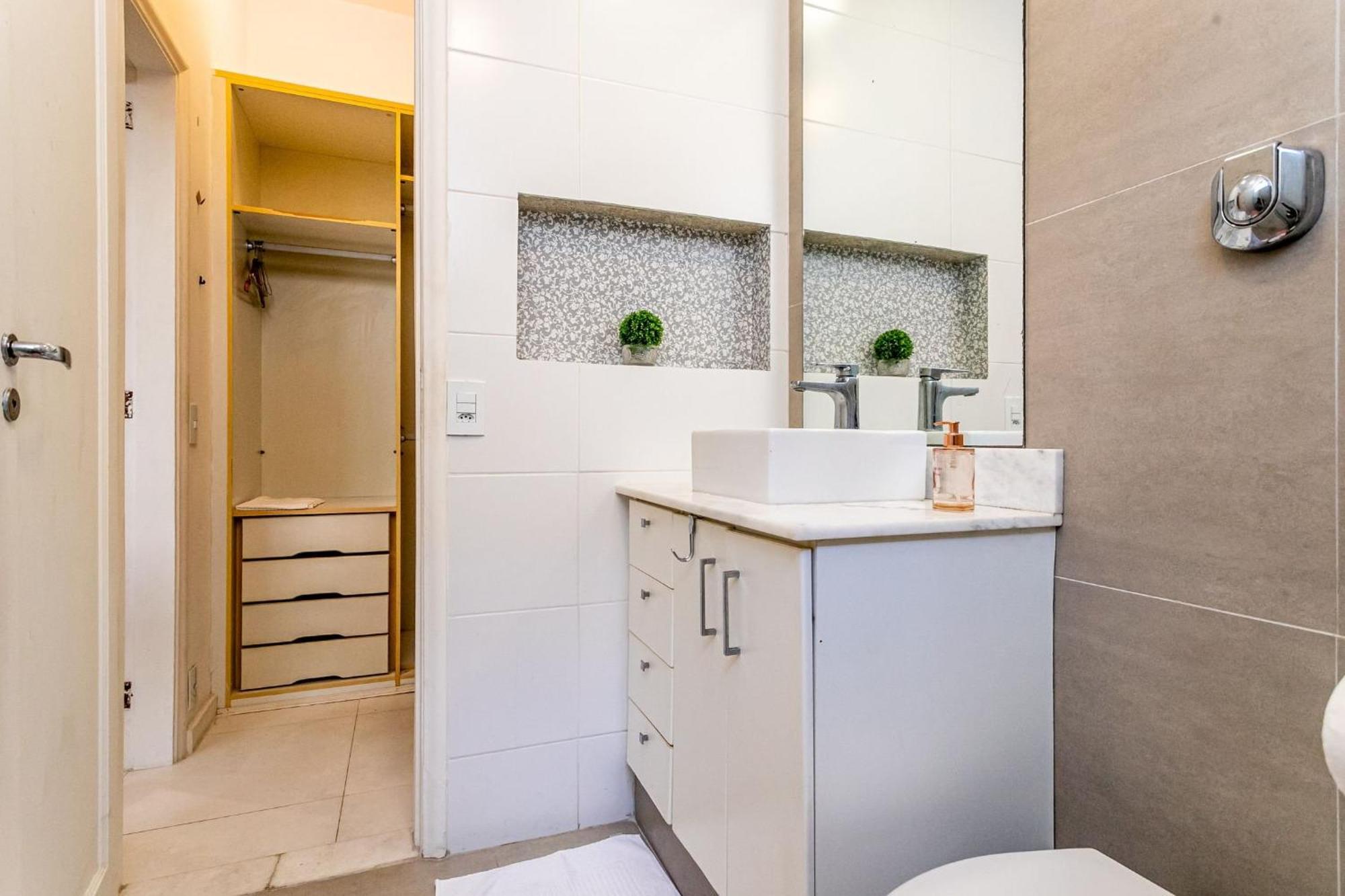 Copacabana Com Garagem, Office, Closet - Luxo, Conforto E Lazer. *