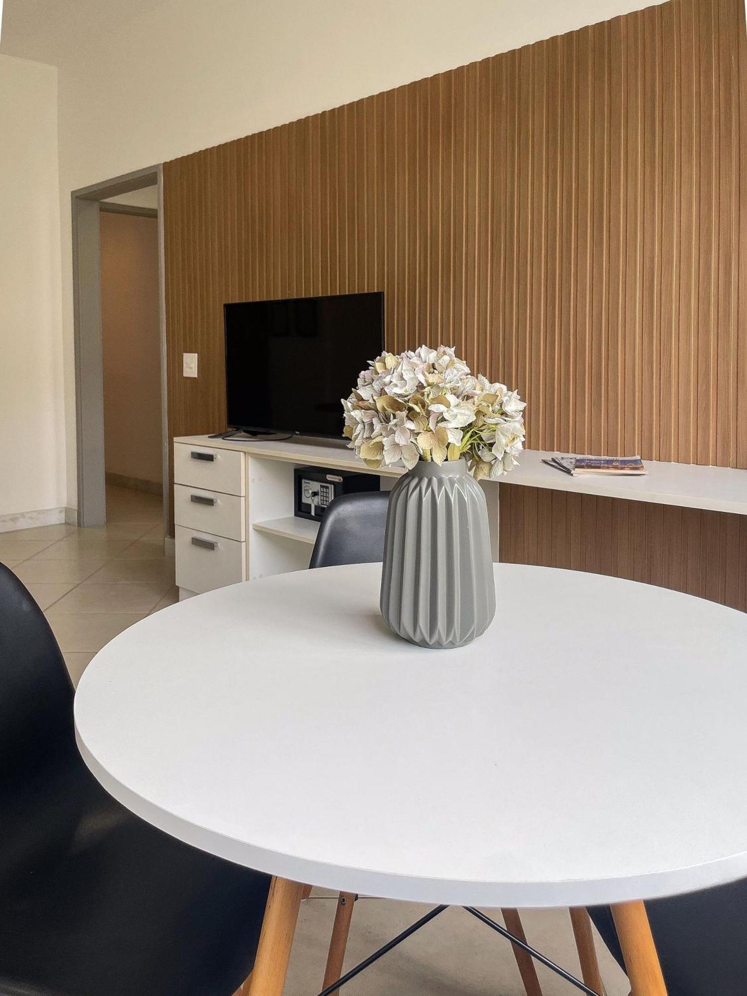 Posto 9, Ipanema 2 Quartos Com Apartamento