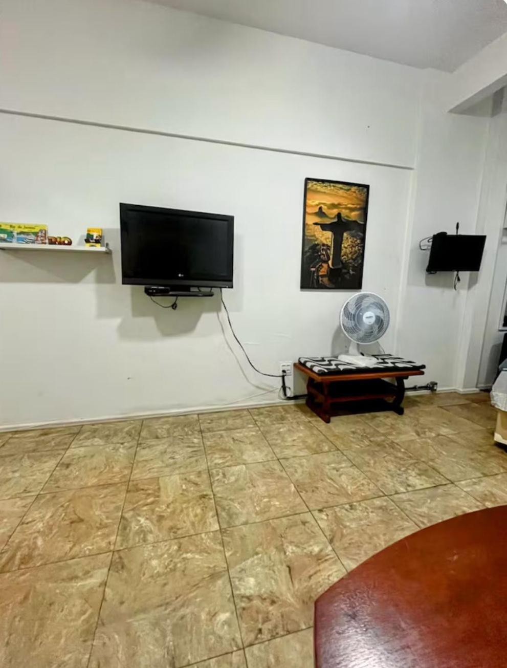 No Largo Da Carioca - *