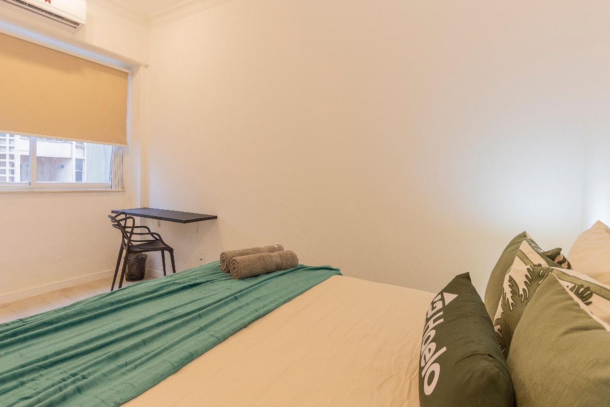 Apartamento A Poucos Passos Da - Amplo E Confortavel *
