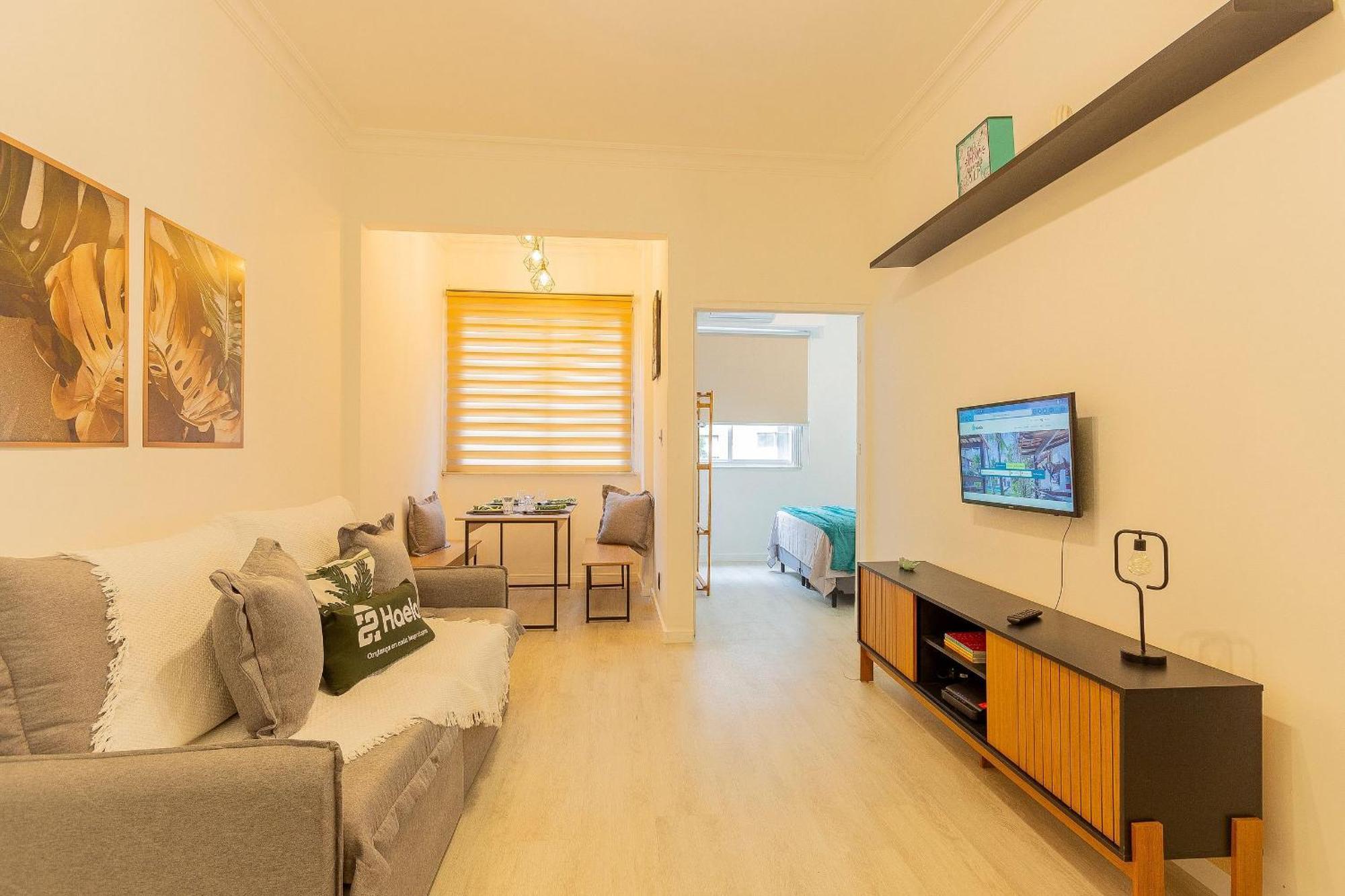 A Poucos Passos Da - Amplo E Confortavel Apartamento *