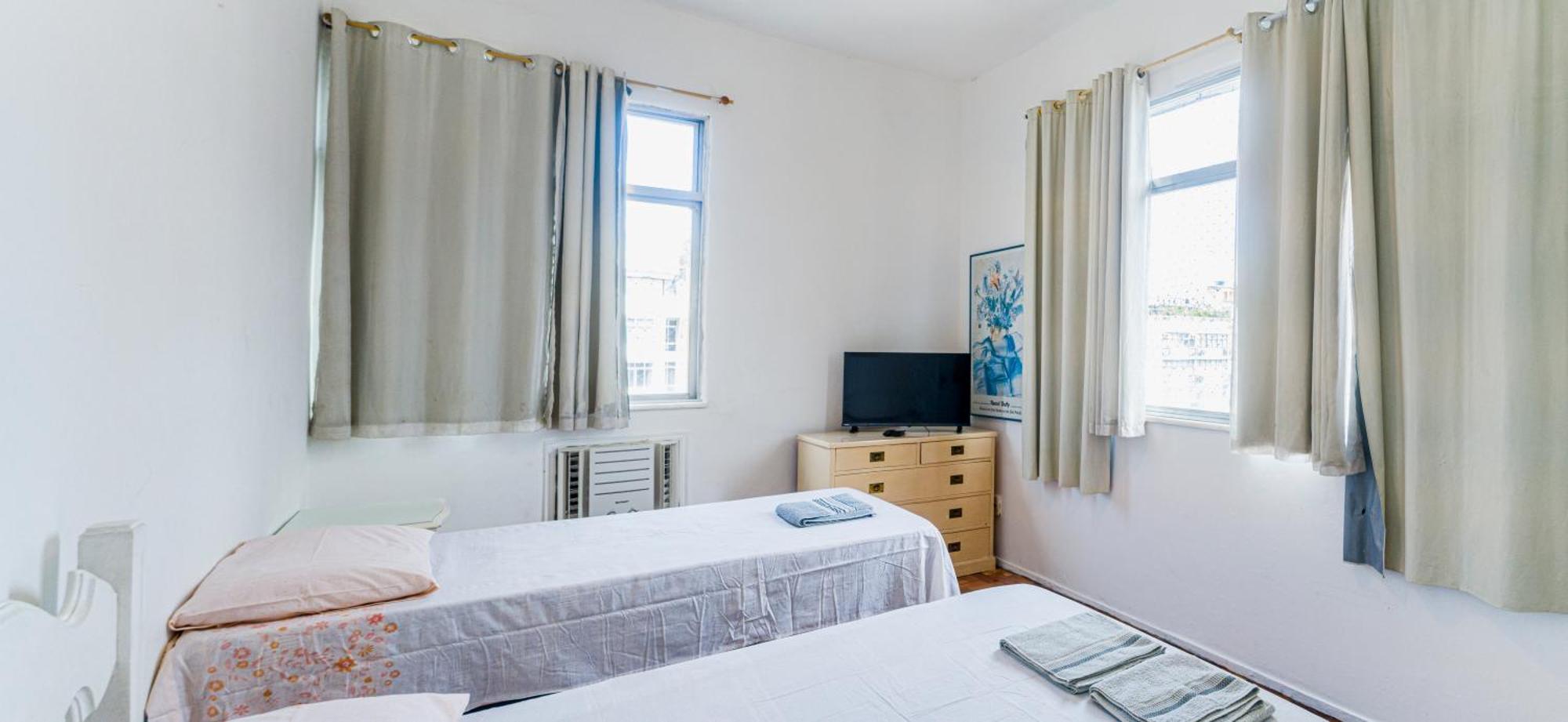 Copacabana Oceanview Suites: High-floor Retreat With Modern Comforts Apartment Rio de Janeiro