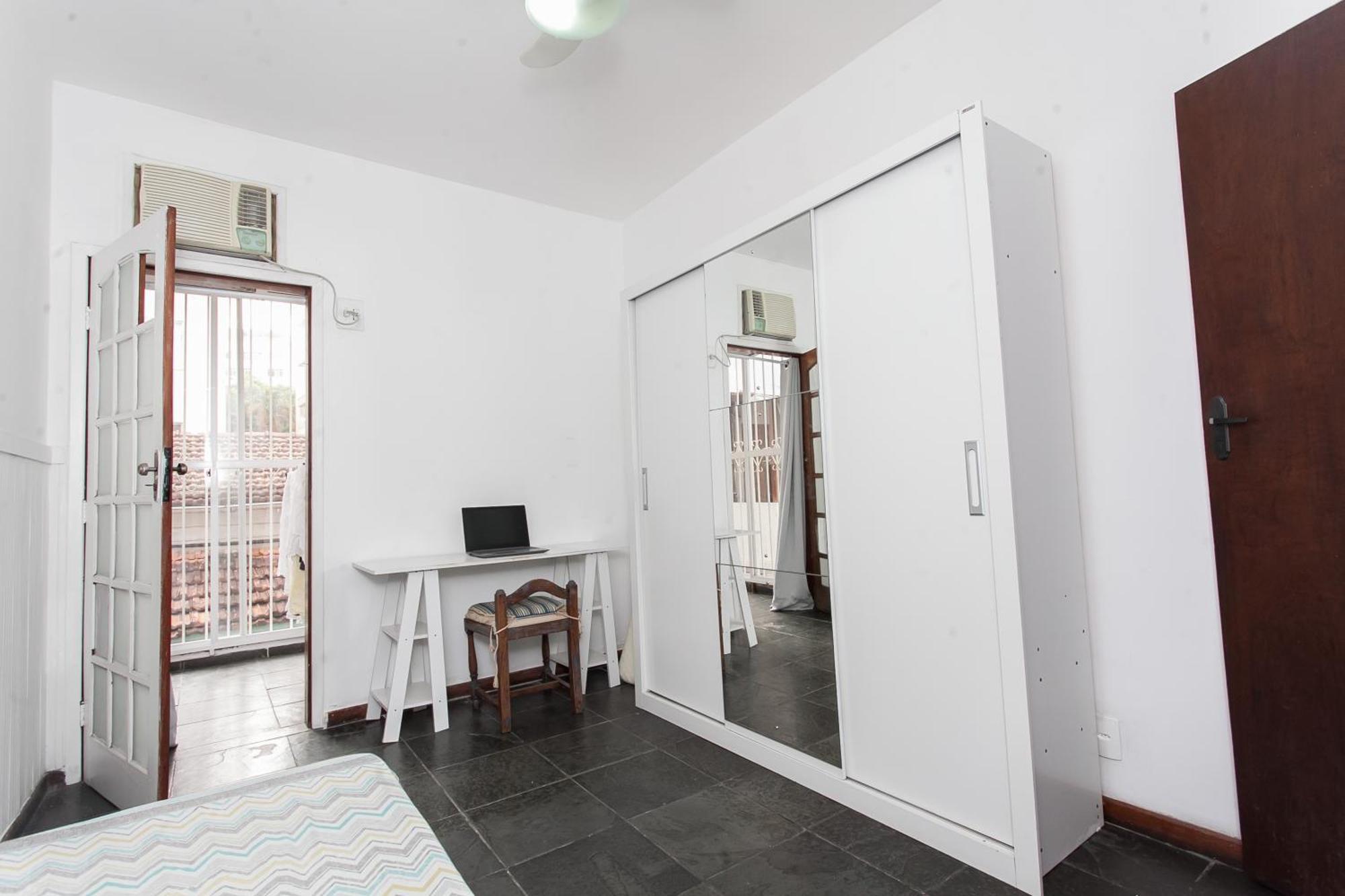 Espaco Sideral - Quartos Com Ar-condicionado, 5min Estadio Maracana, 8min Uerj, Shopping, 12min Metro, Wi-fi 300mbp, Ampla Area Comum Com Cozinha - Pratico E Confortavel Rio de Janeiro