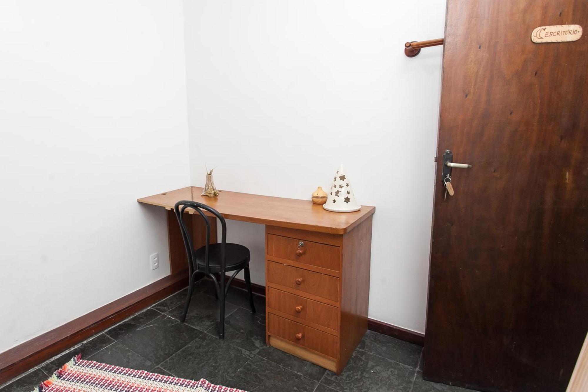 Espaco Sideral - Quartos Com Ar-condicionado, 5min Estadio Maracana, 8min Uerj, Shopping, 12min Metro, Wi-fi 300mbp, Ampla Area Comum Com Cozinha - Pratico E Confortavel