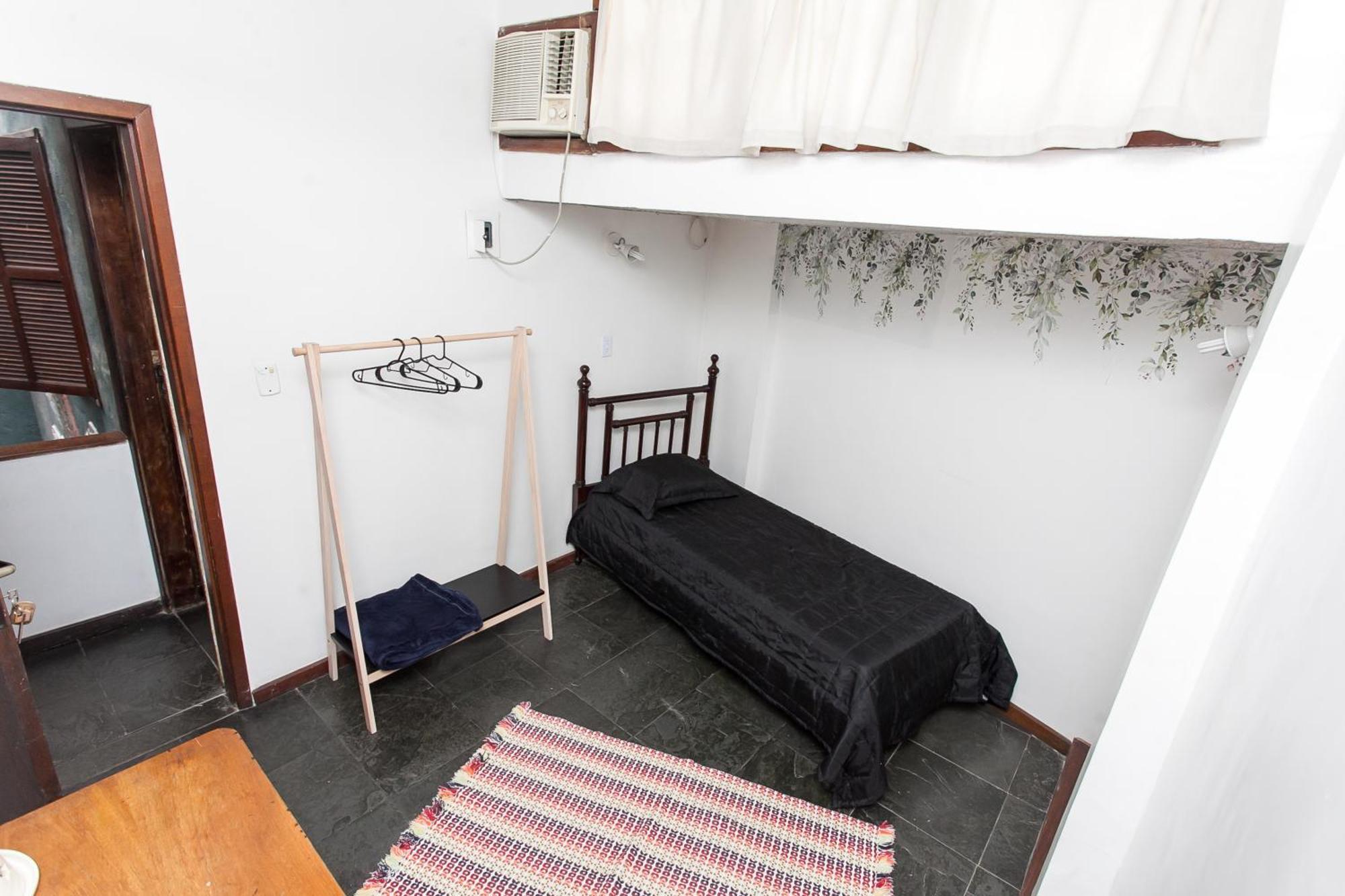 Espaco Sideral - Quartos Com Ar-condicionado, 5min Estadio Maracana, 8min Uerj, Shopping, 12min Metro, Wi-fi 300mbp, Ampla Area Comum Com Cozinha - Pratico E Confortavel Rio de Janeiro