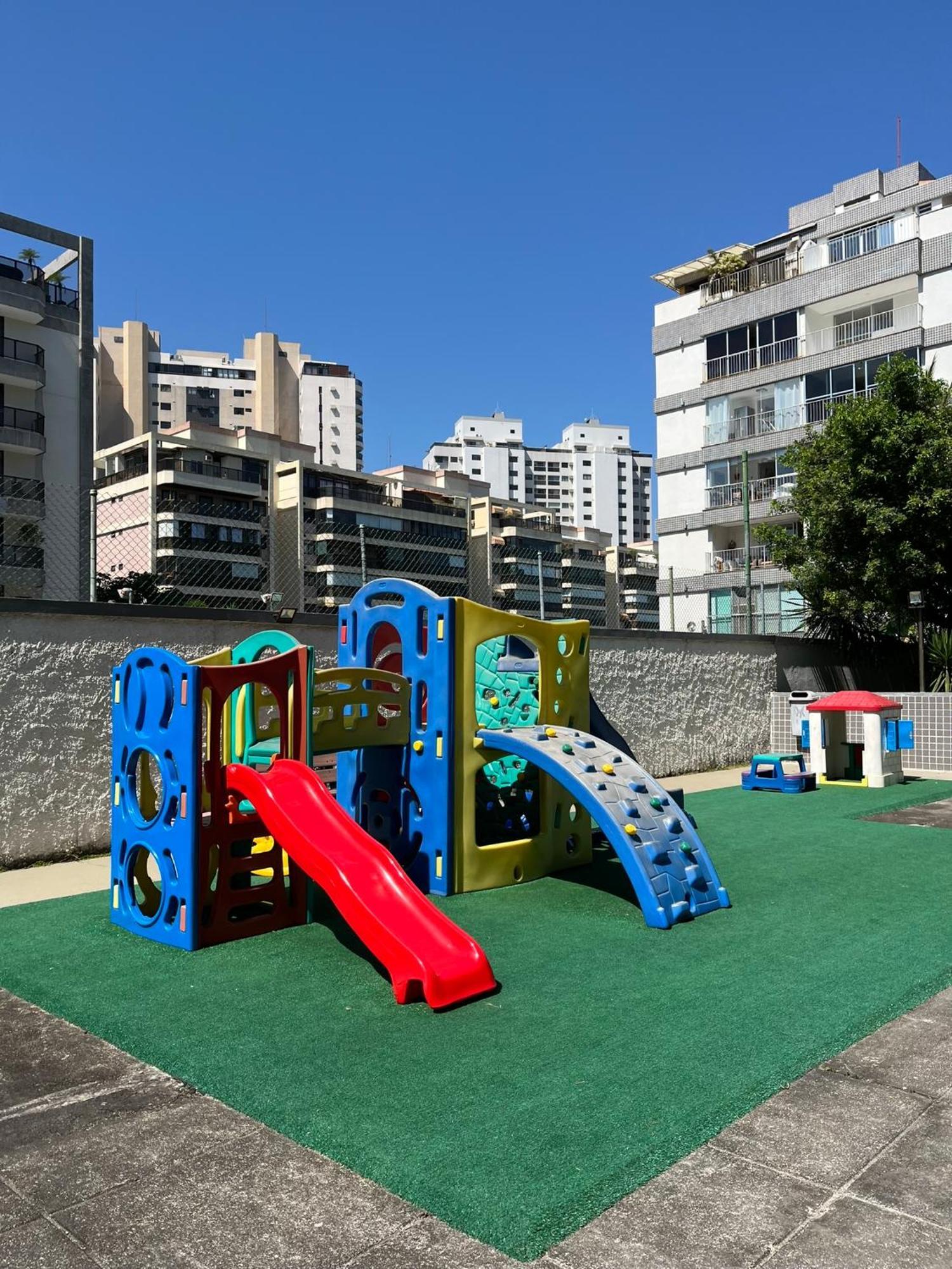 Cobertura Incrivel, Silenciosa E Familiar Com Sala Ampla, Cozinha Americana, 3 Quartos, Area Gourmet, Terraco Aberto Com Churrasqueira E Jacuzzi Na Da Barra Da Tijuca - - Apto Inteiro So Pra Voce Apartment Rio de Janeiro