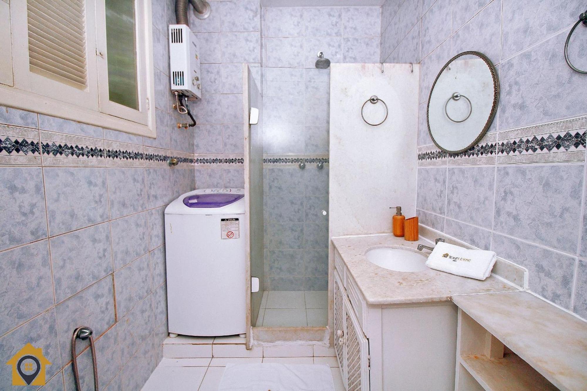 Apto Com Varanda Em Localizacao Privilegiada