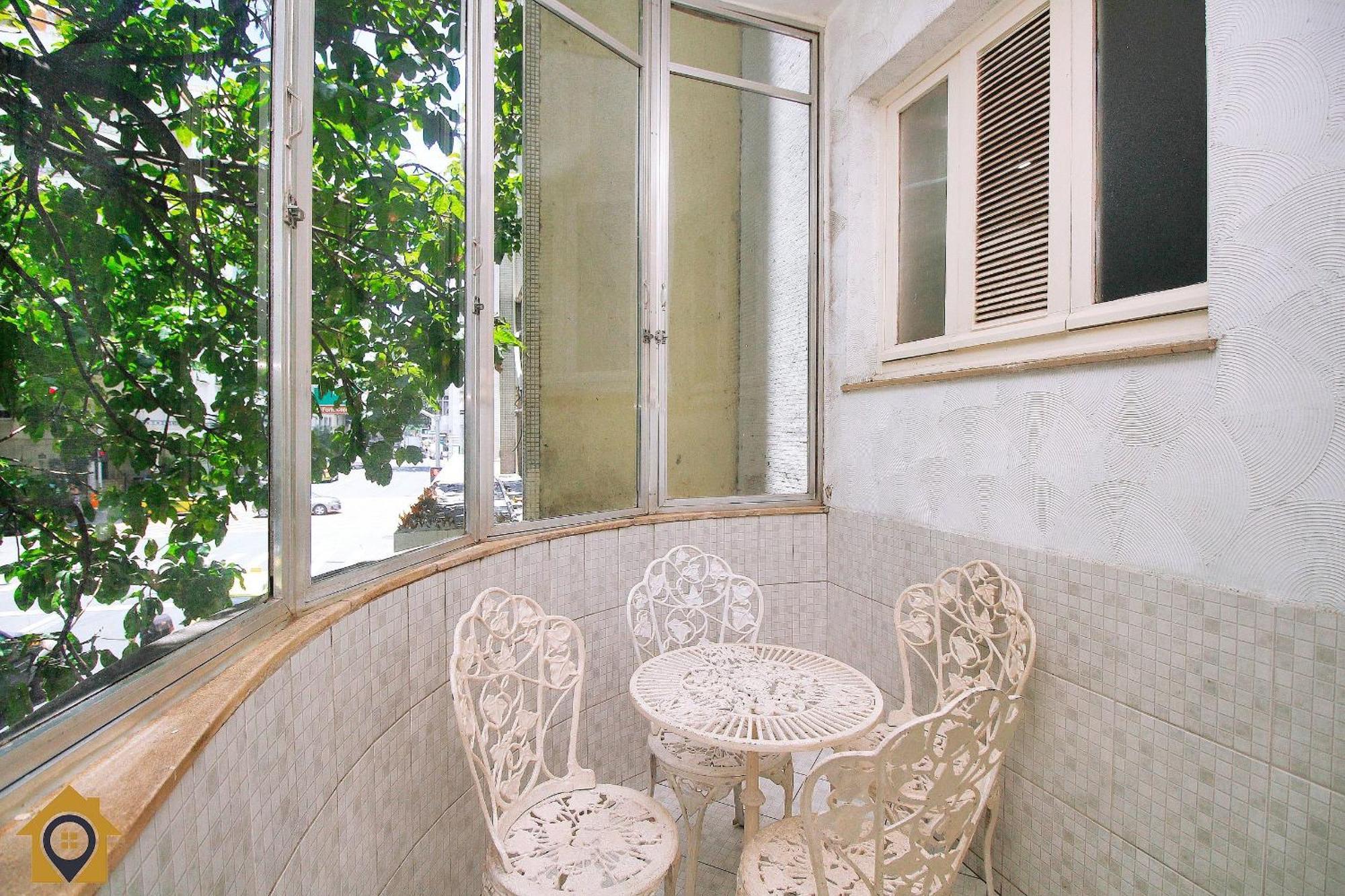 Apto Com Varanda Em Localizacao Privilegiada Apartamento