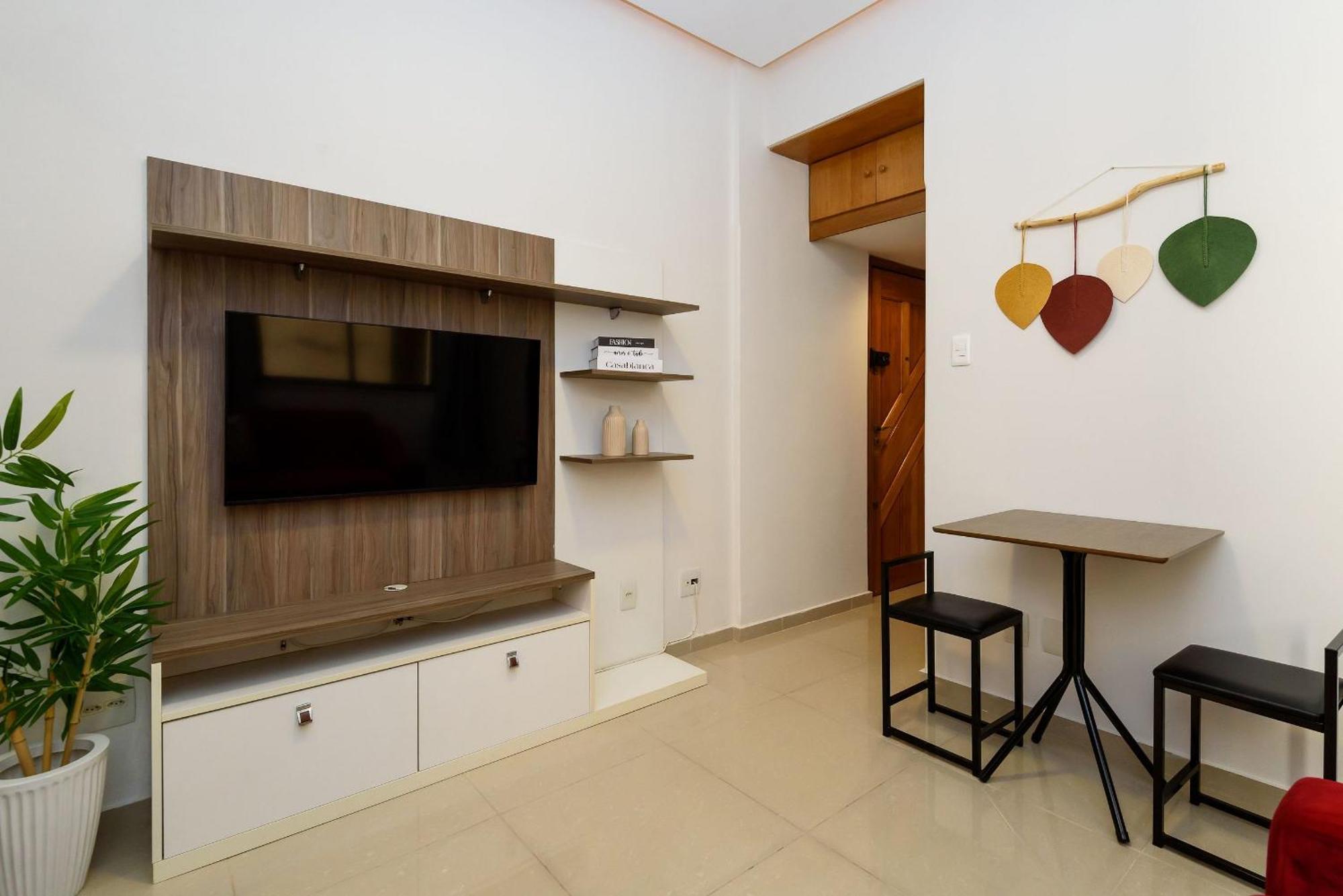 E Sala A 200 M Da | Fm 144/407 Apartment