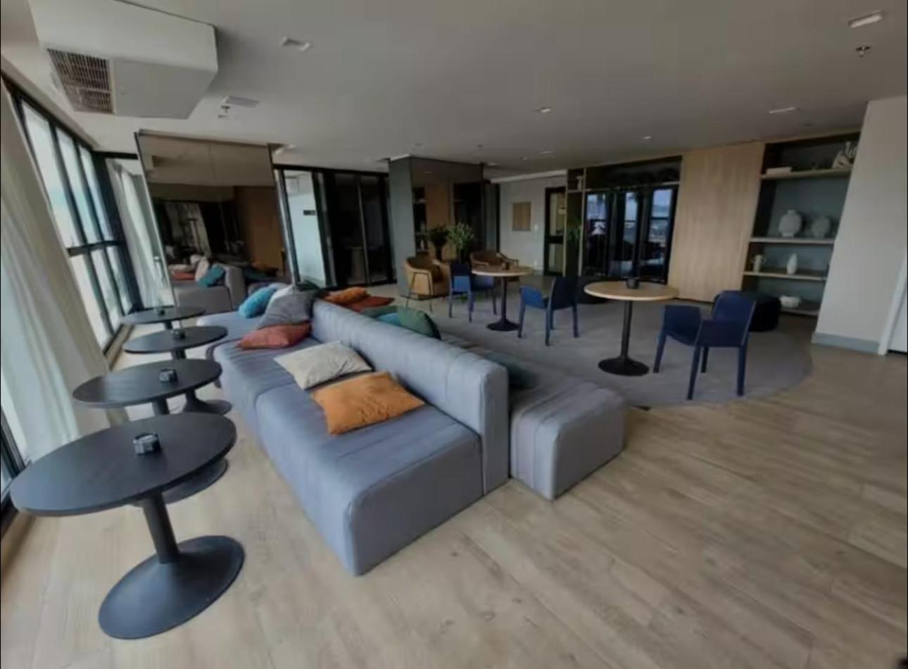 Flat Industrial Skylux Piscina E Netflix