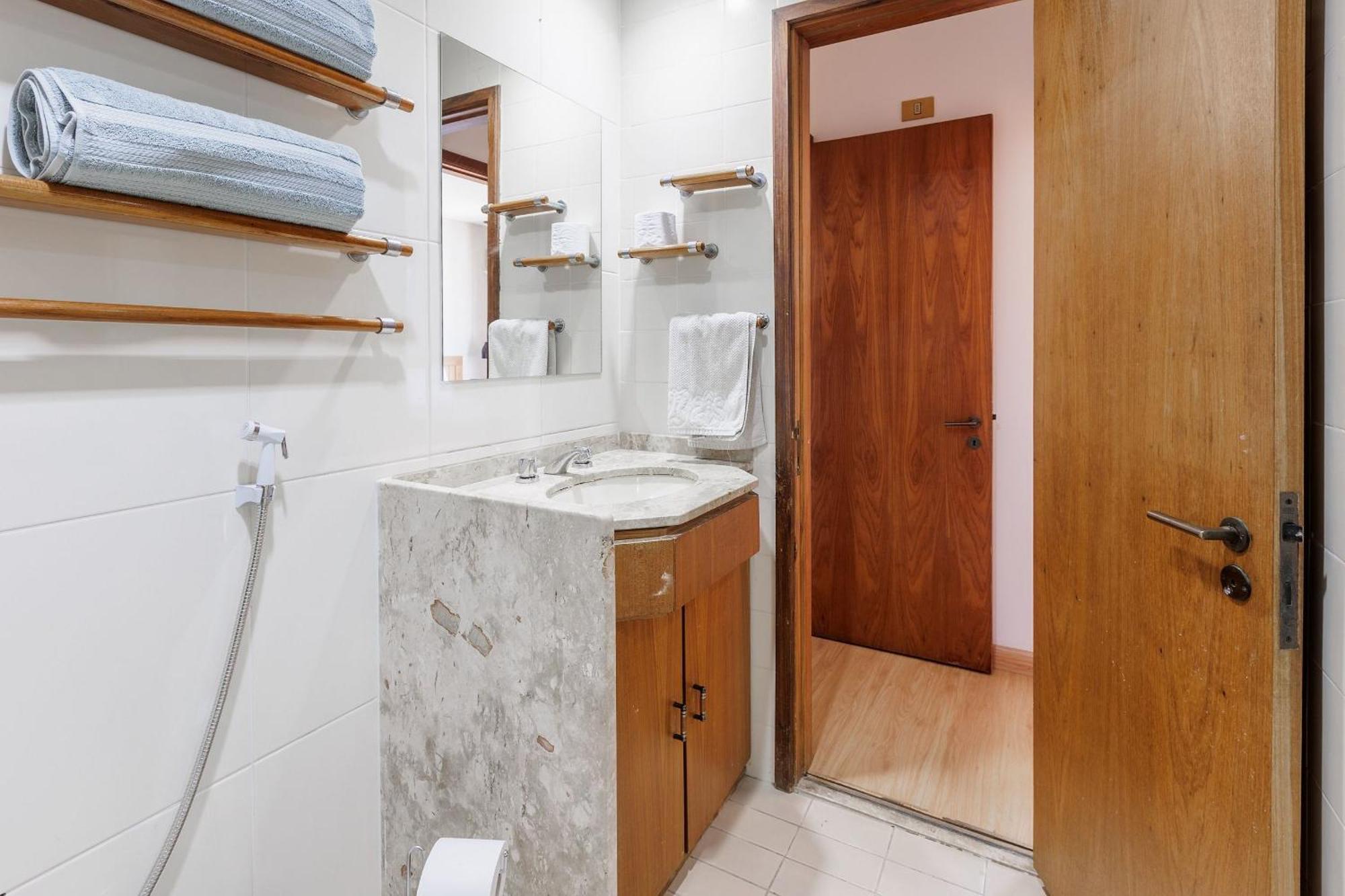 A 150 Metros Da Do Leblon Com Academia, Arrumacao Diaria E Vista Mar Apartment Rio de Janeiro